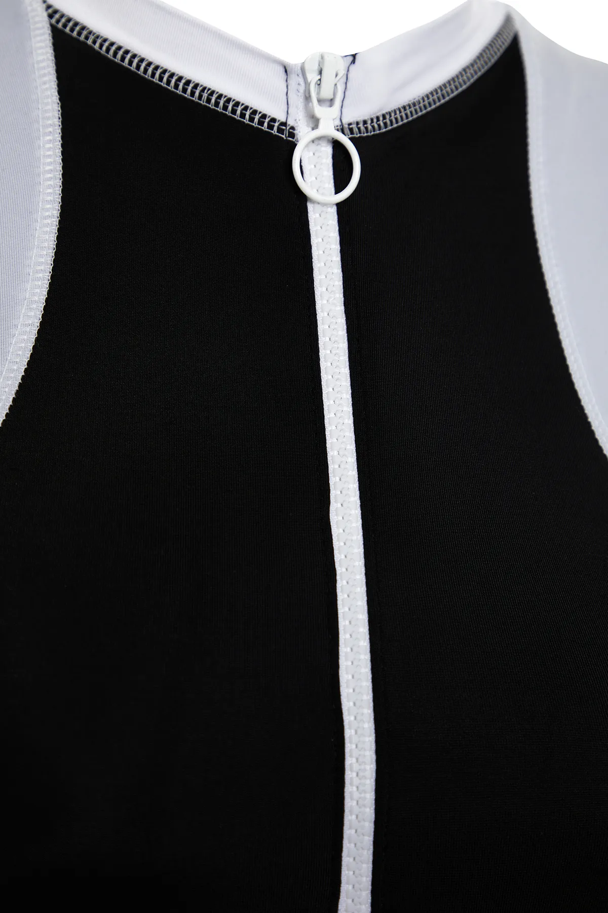 Trendyol Collection  Schwarzer Hipster-Badeanzug mit Neckholder und Reißverschluss TBESS21MA0014