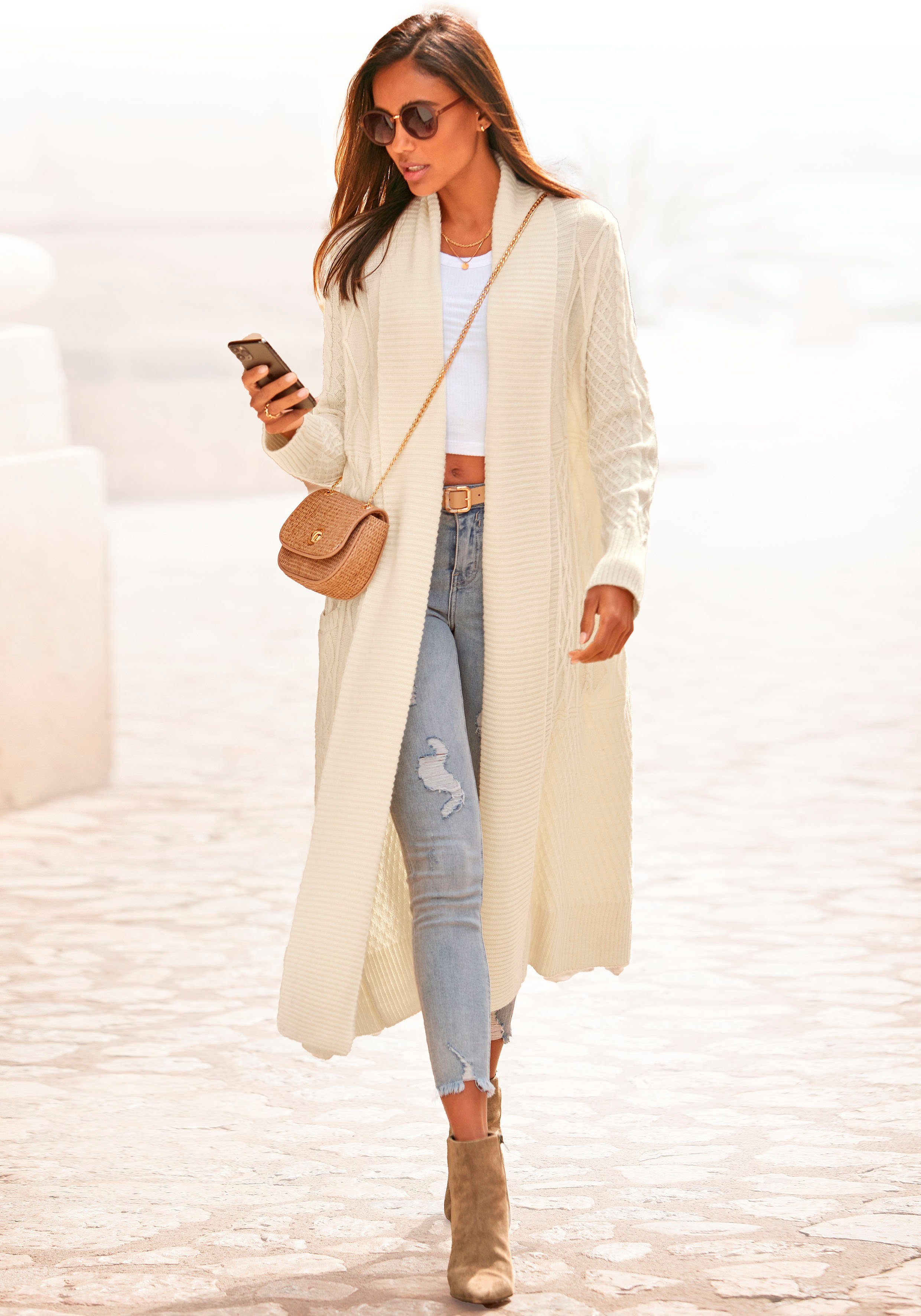 LASCANA Longstrickjacke in extralanger Form mit Ajourmuster