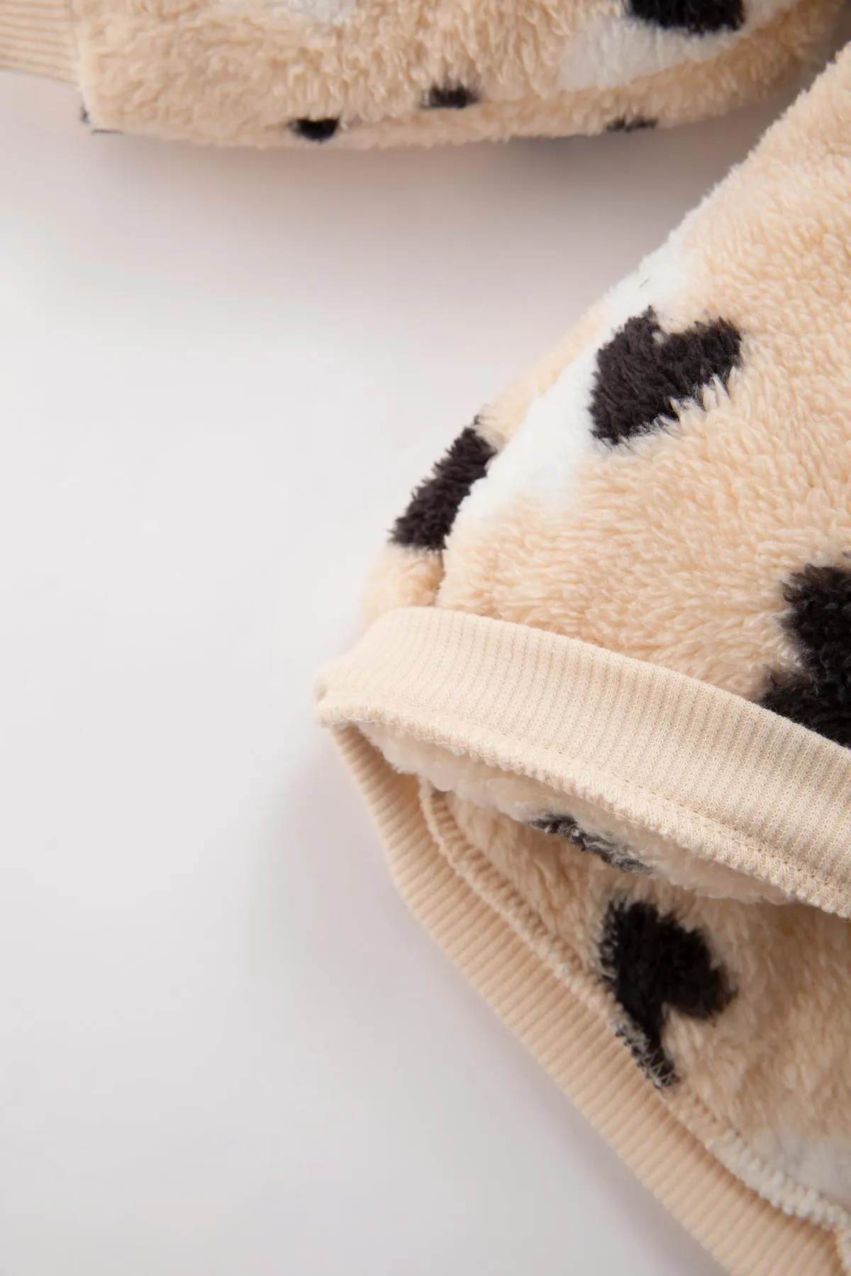 DeFacto  Sweatshirt aus Welsoft-Plüsch mit Rundhalsausschnitt und Herzmuster für Babys, Mädchen, reguläre Passform