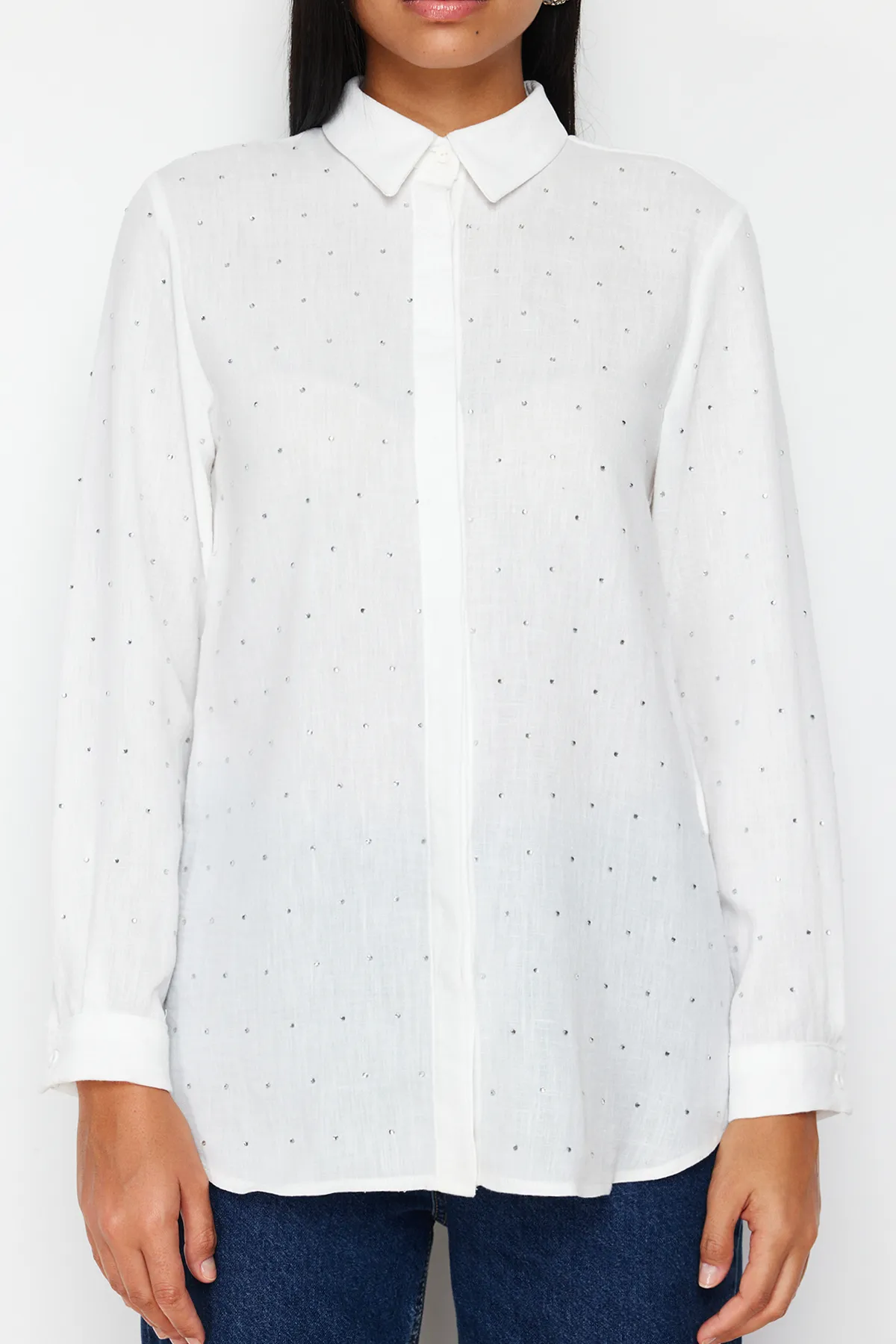 Trendyol Modest  Weißes, gesteinigtes, elegantes Webhemd TCTSS24TG00040