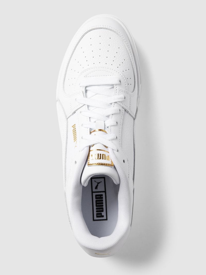 Sneaker mit Perforierungen Modell 'Pro' in weiß
