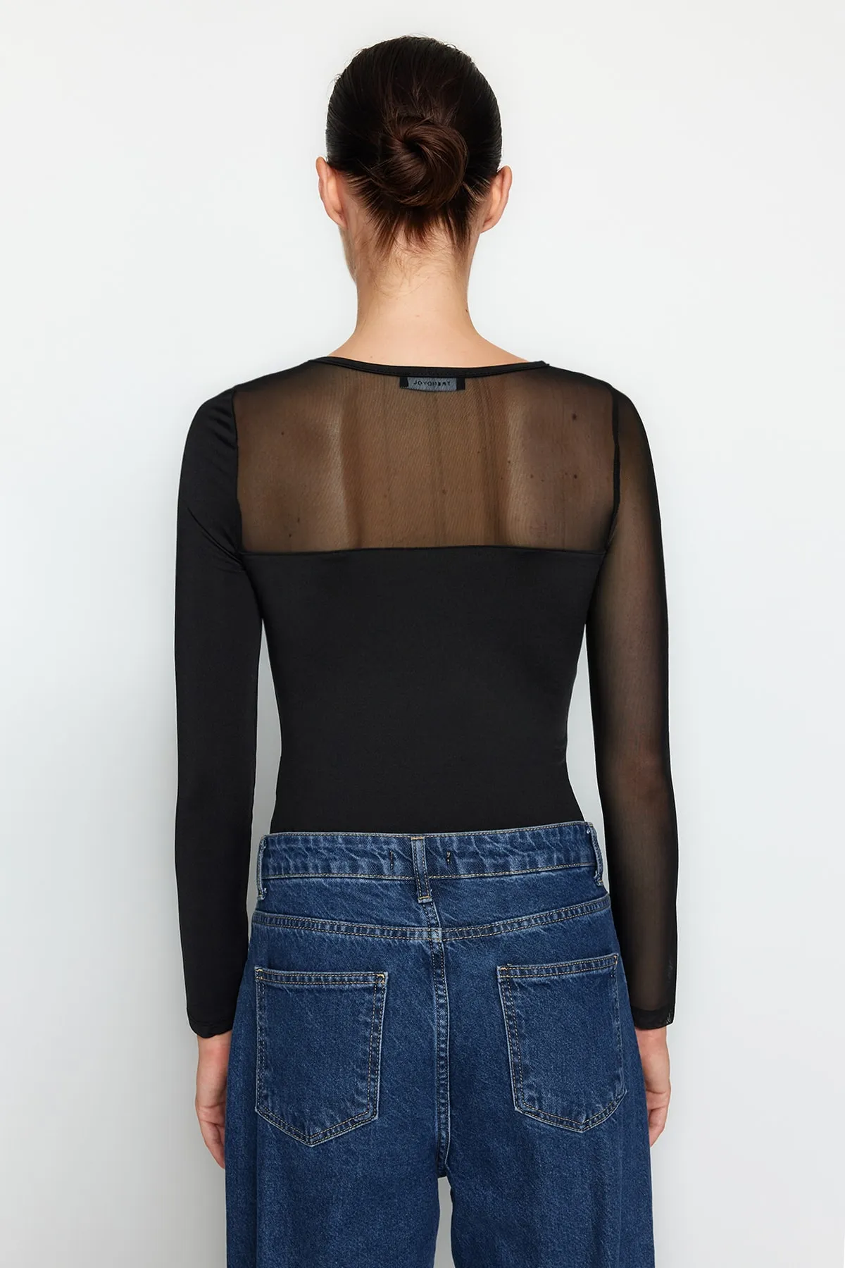Trendyol Collection  Schwarzer flexibler Strickbody mit Druckknöpfen und Tülldetail TWOAW24BD00021