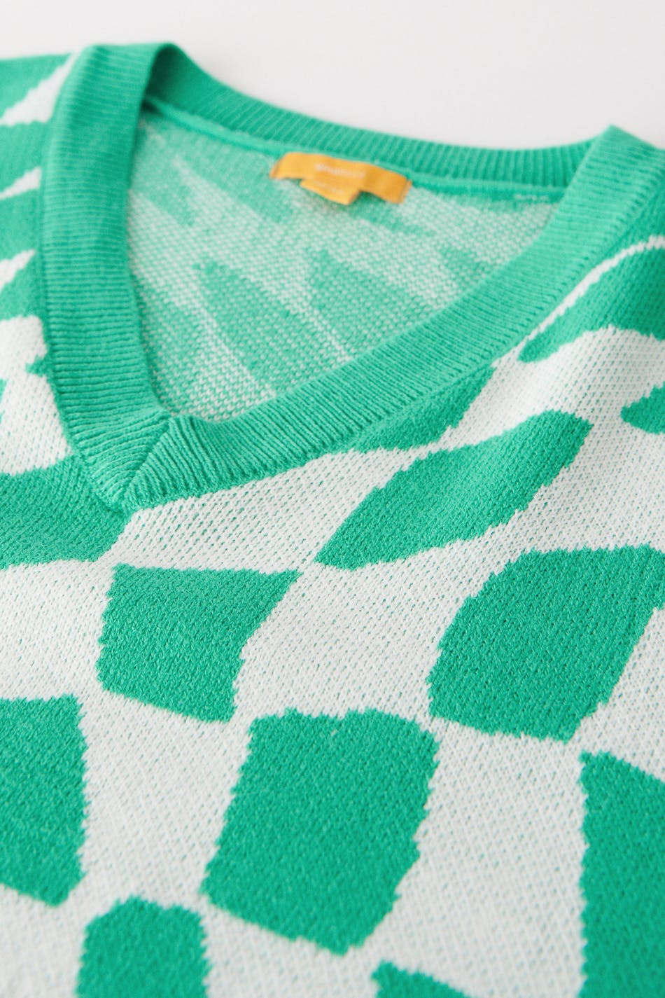 Y knitted vest