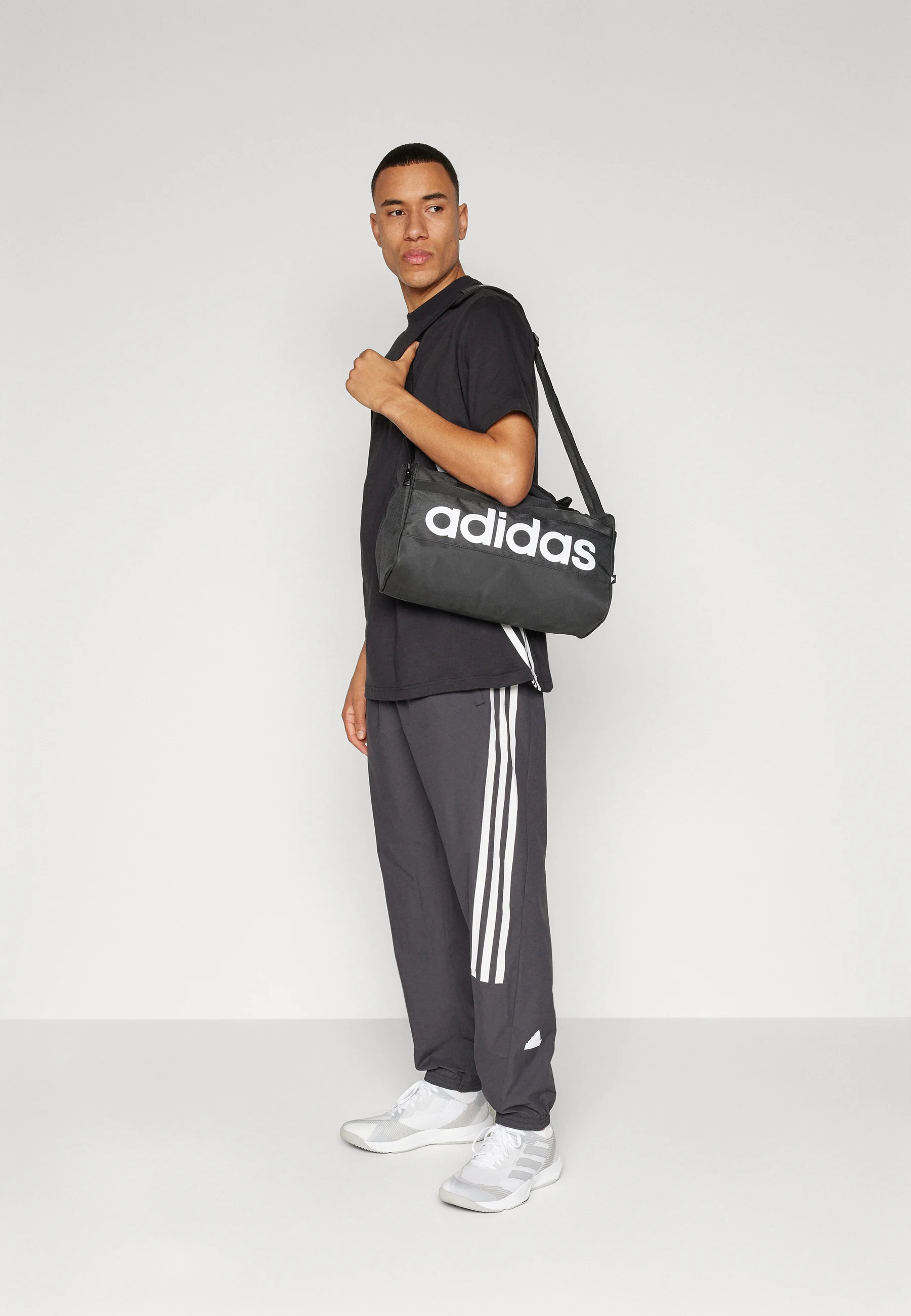 Pantalones deportivos adidas Sportswear