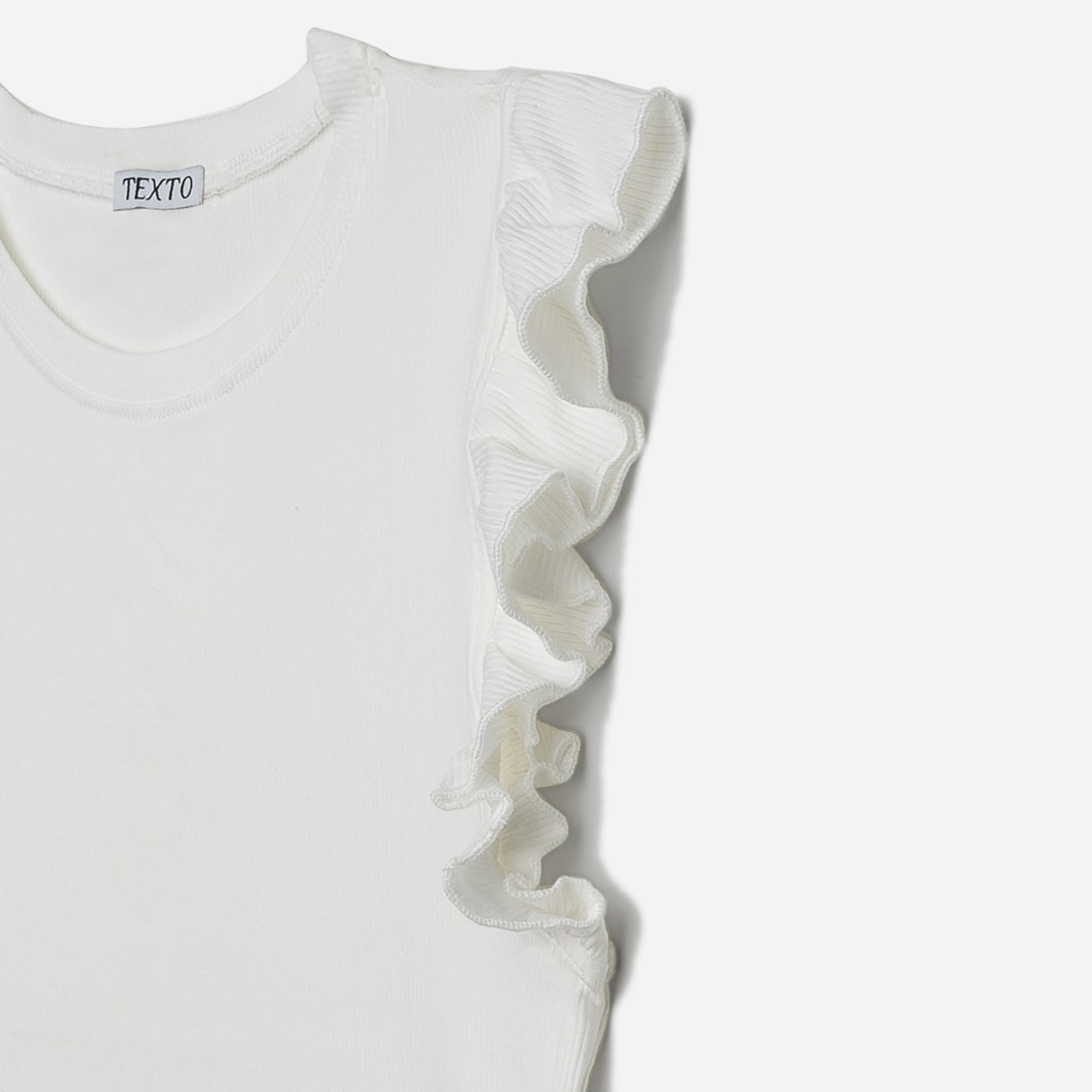 Tee-shirt TEXTO blanc cassé côtelé à manches volantées