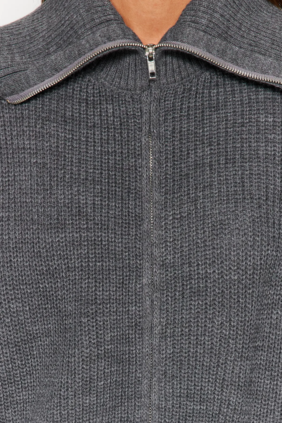 Trendyol Collection  Anthrazitfarbener Strick-Cardigan mit Degaje-Kragen und Reißverschluss TWOAW24HI00072
