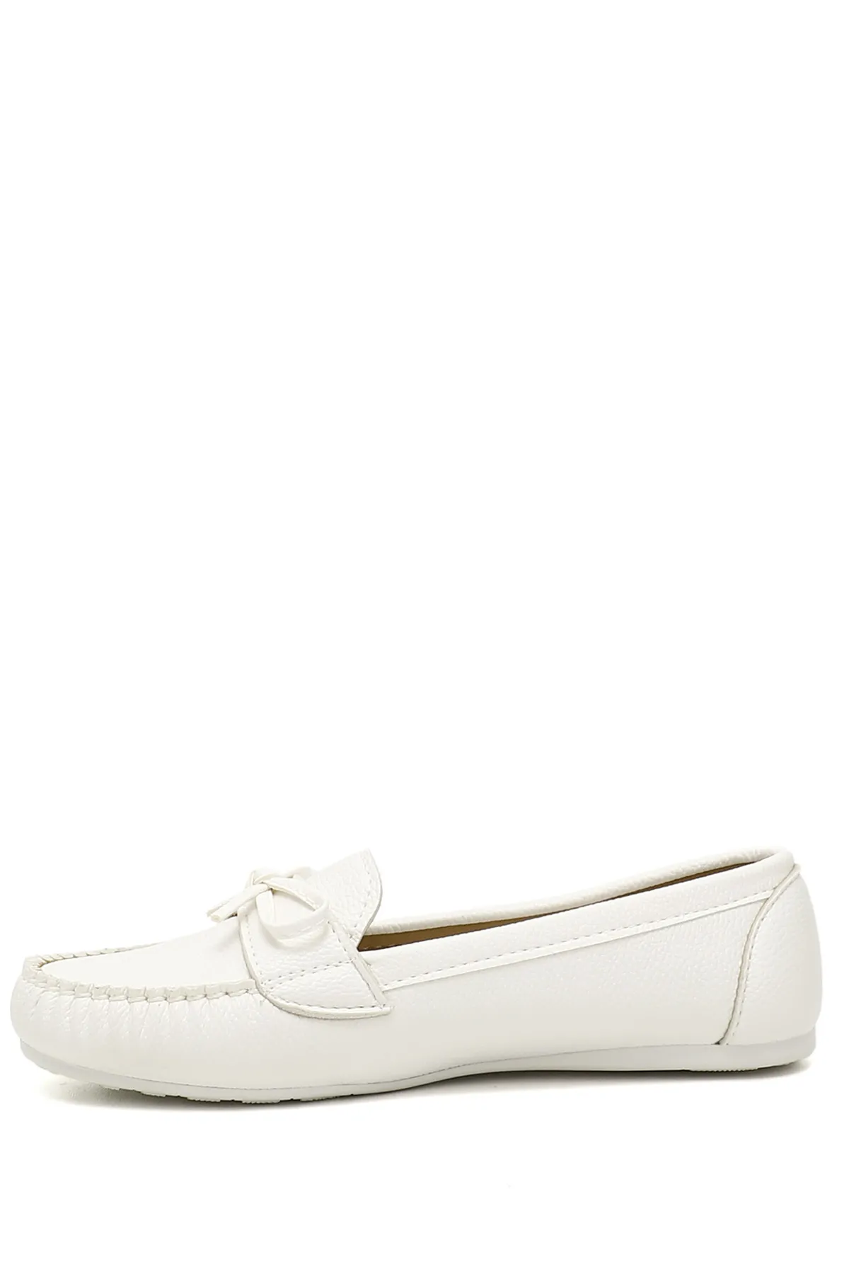 GÖNDERİ(R)  Weiße Ballerinas für Damen mit runder Spitze und flacher Sohle und Schleife 30100