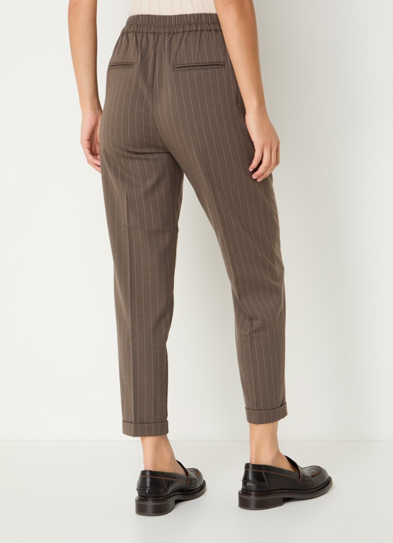 Pantaloni scurți Benetton cu talie înaltă și bretele delicate, croiți pe silueta.