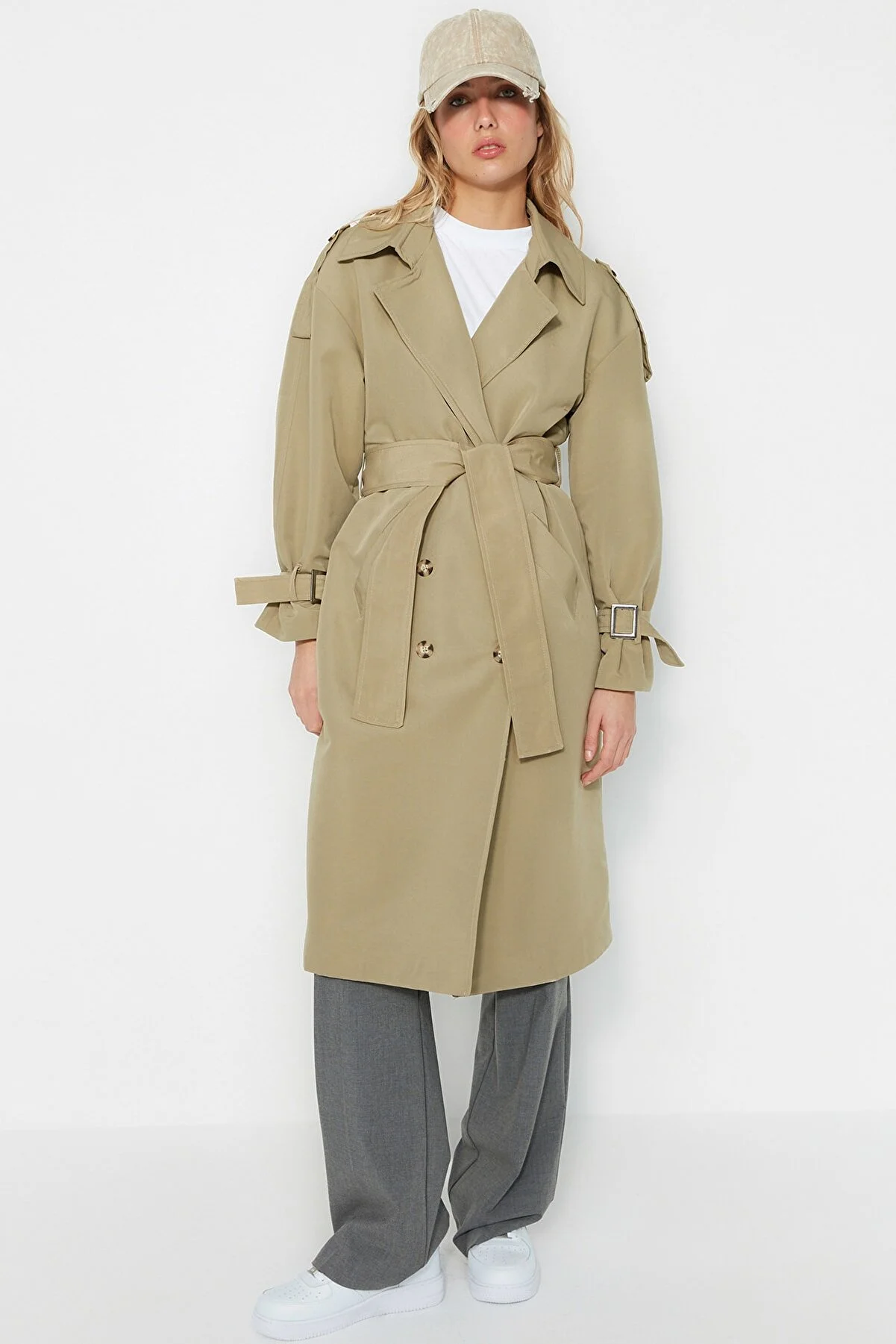 Trendyol Collection  Hellkhakifarbener, weit geschnittener, übergroßer, wasserabweisender Trenchcoat mit Gürtel TWOSS21TR0005