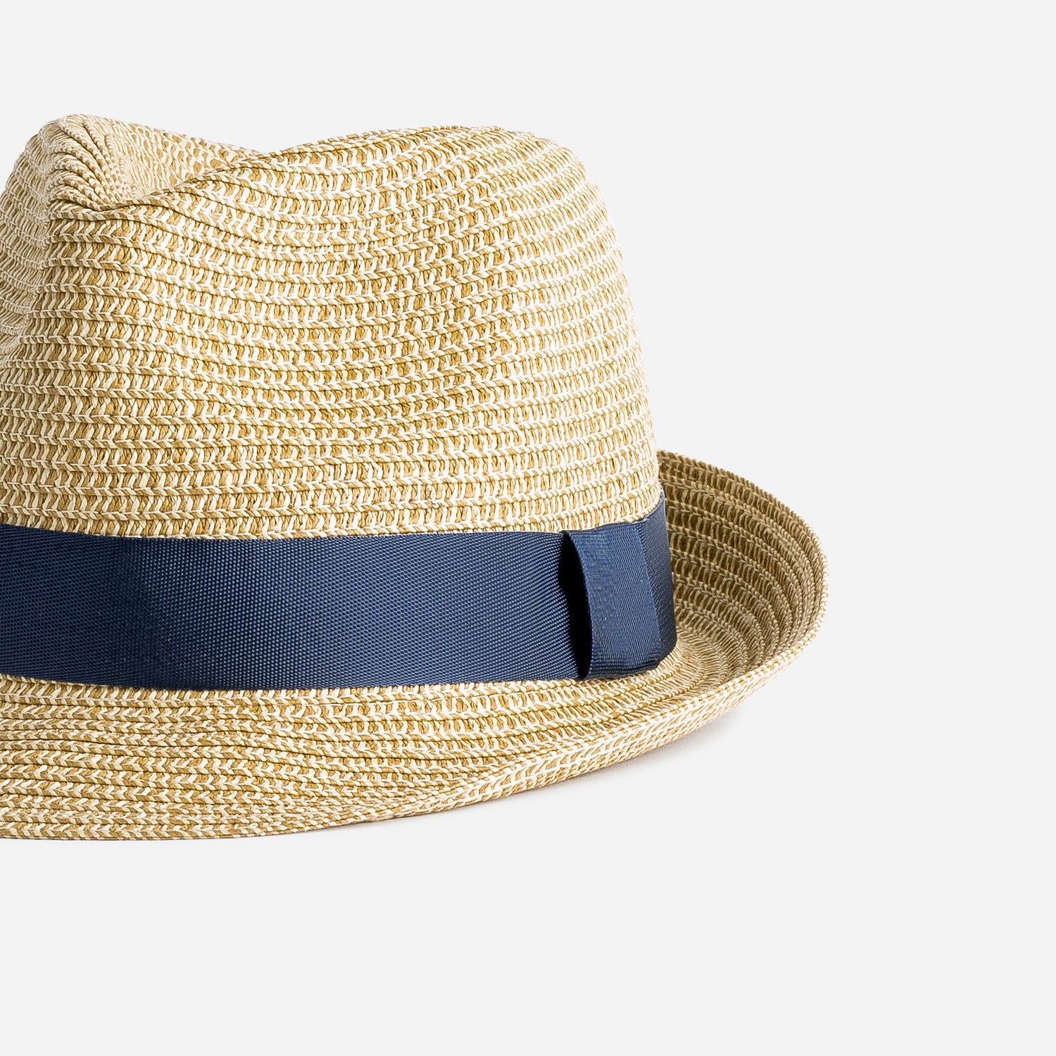 Chapeau beige en paille avec galon marine