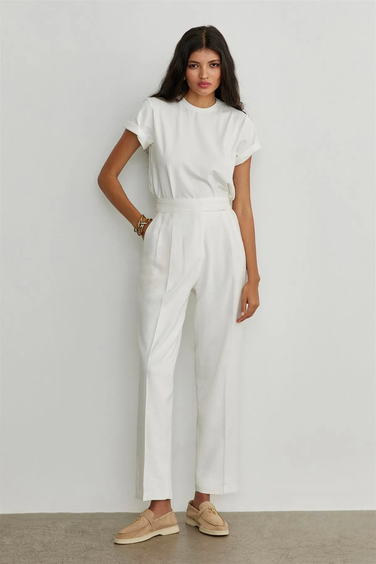 Suud Collection  Ecrufarbenes Basic-T-Shirt aus Baumwolle