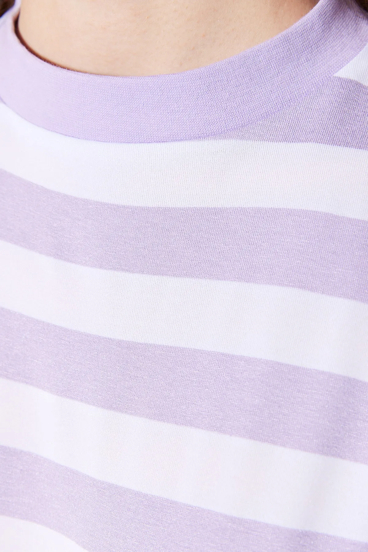 Trendyol Collection  Lila-weiß gestreiftes Basic-Strick-T-Shirt mit hohem Kragen TWOSS21TS1204