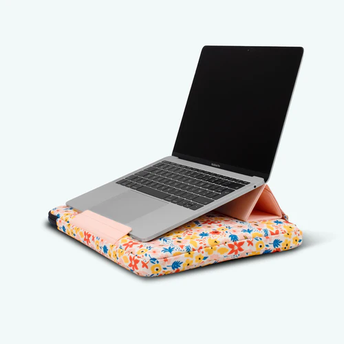 La Gombe 15/16 inch pink laptop sleeve