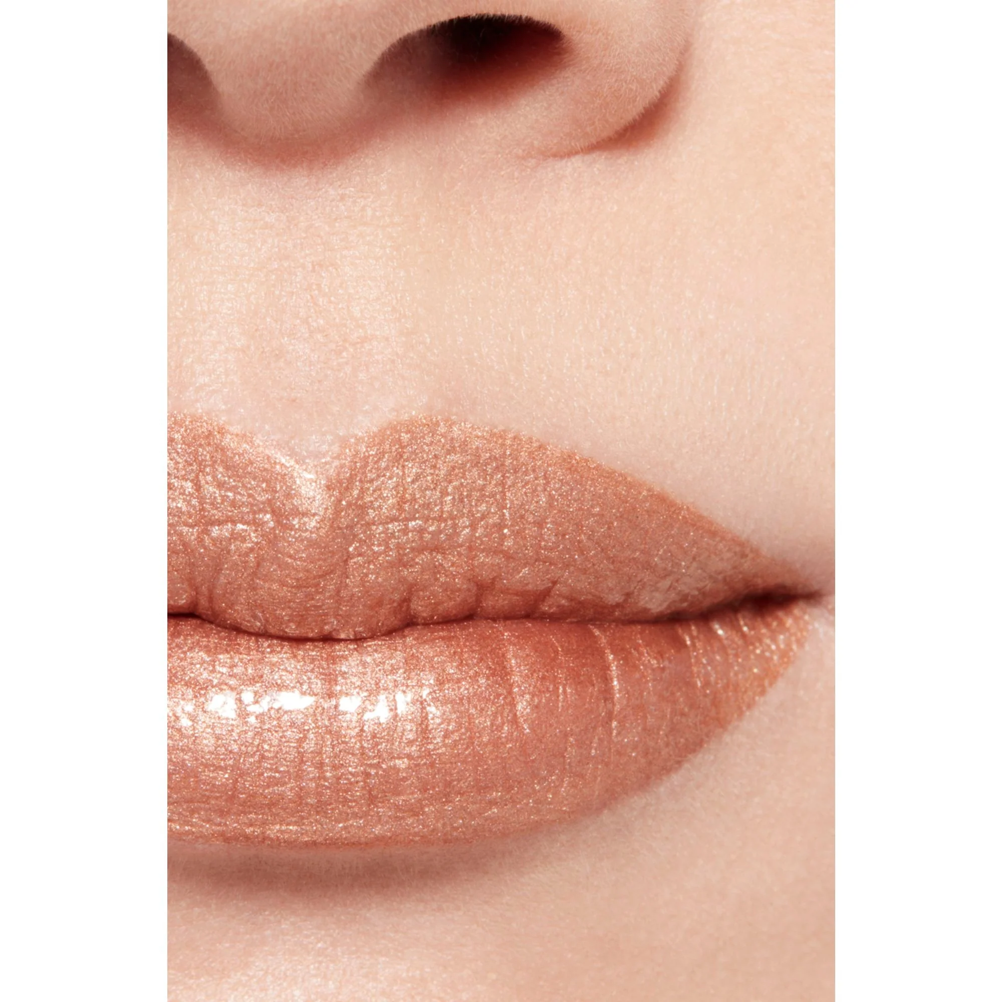 ROUGE ALLURE LAQUE - EL LABIAL FLUIDO BRILLANTE DE EXTREMADAMENTE DURACIÓN