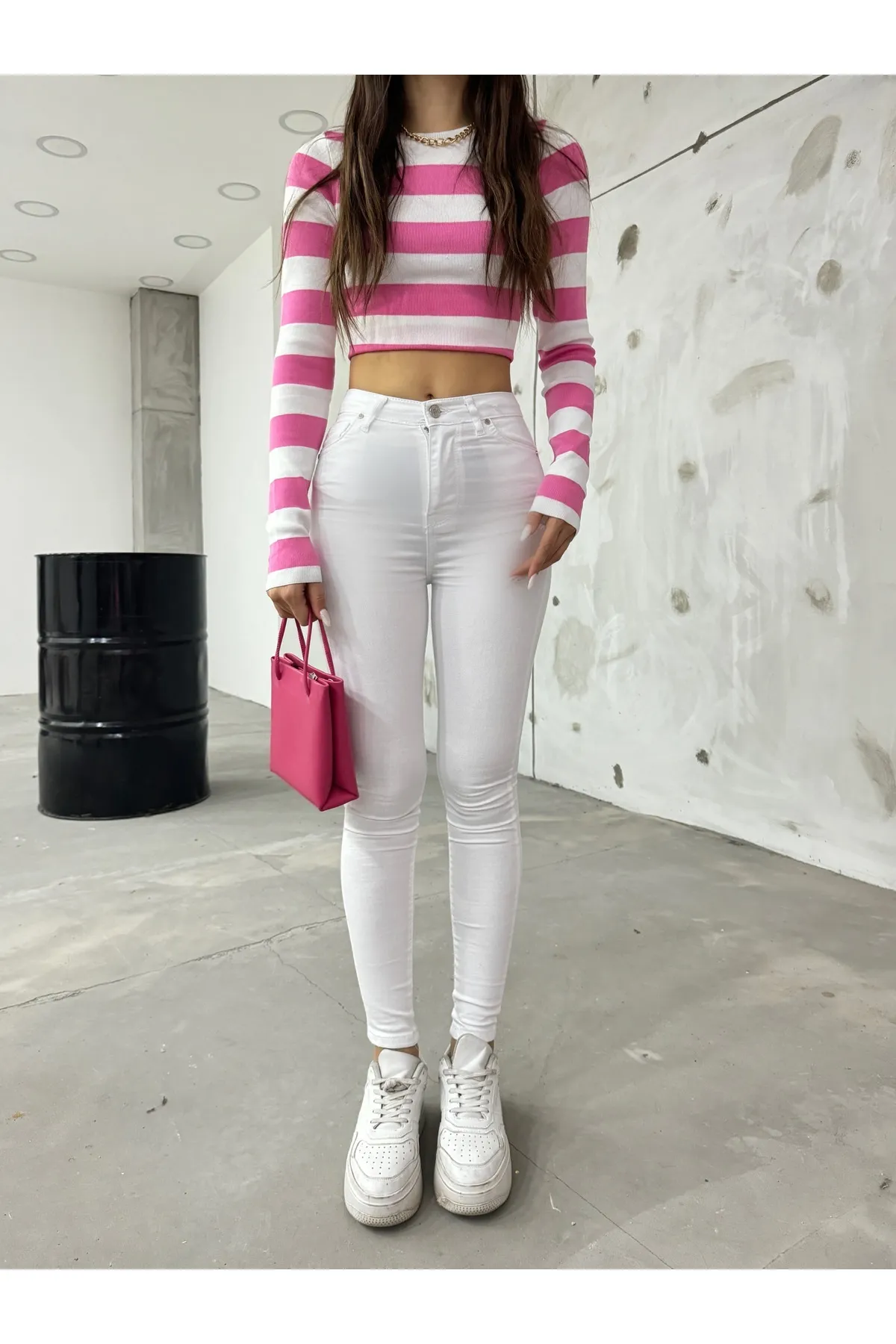 BİKELİFE  Weiße, knöchellange, schmal geschnittene Lycra-Hose mit hoher Taille für Damen