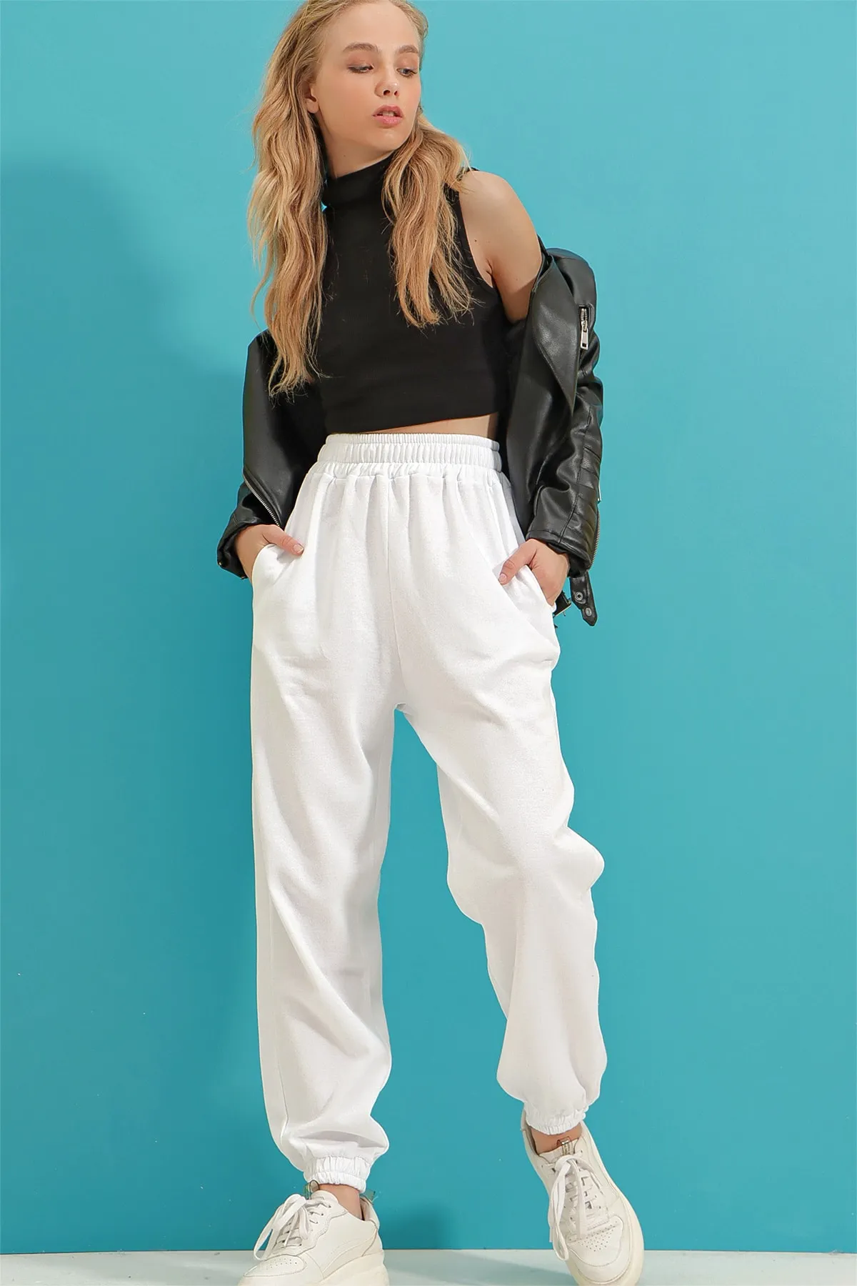 Trend Alaçatı Stili  Weiße Jogginghose mit hoher Taille, Doppeltaschen und erhabenem Saum für Damen ALC-X9365