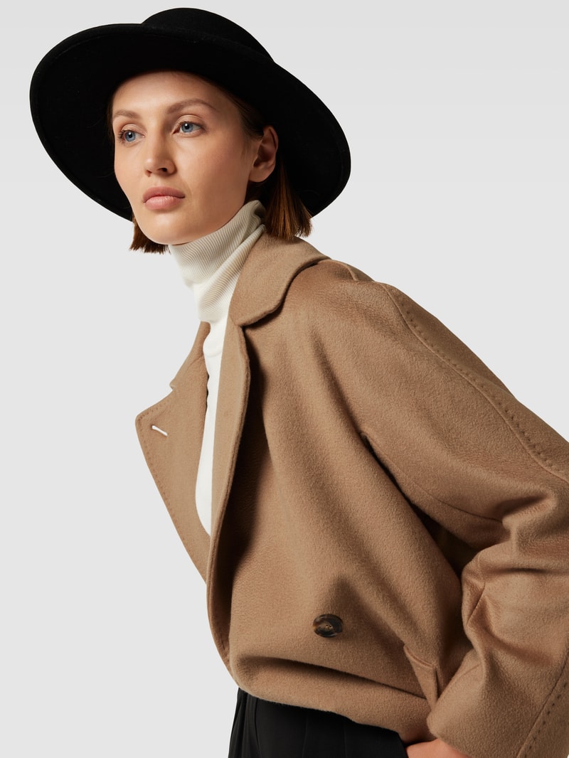 Mantel aus Schurwolle mit Bindegürtel Modell 'RESINA' in camel
