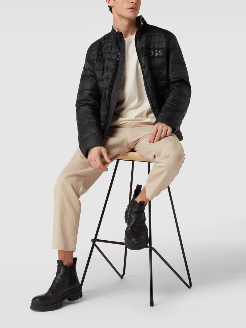 Steppjacke mit Label-Patch Modell 'Darolus' in schwarz