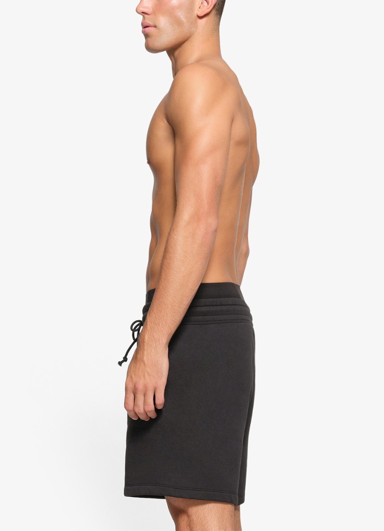 Pantaloni scurți din fleece SKIMS cu buzunare laterale