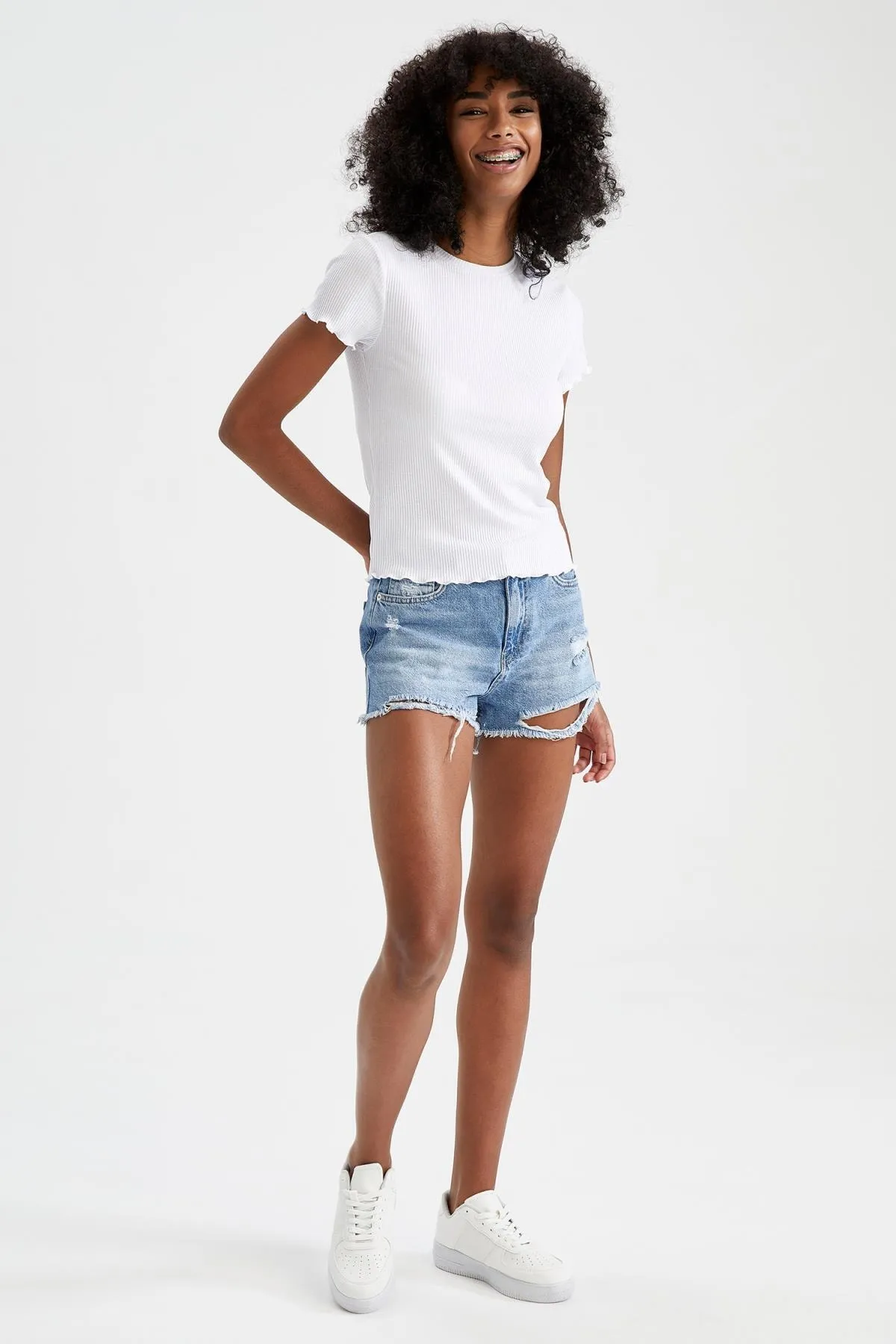 DeFacto  Slim Fit Kurzarm-T-Shirt mit Rundhalsausschnitt