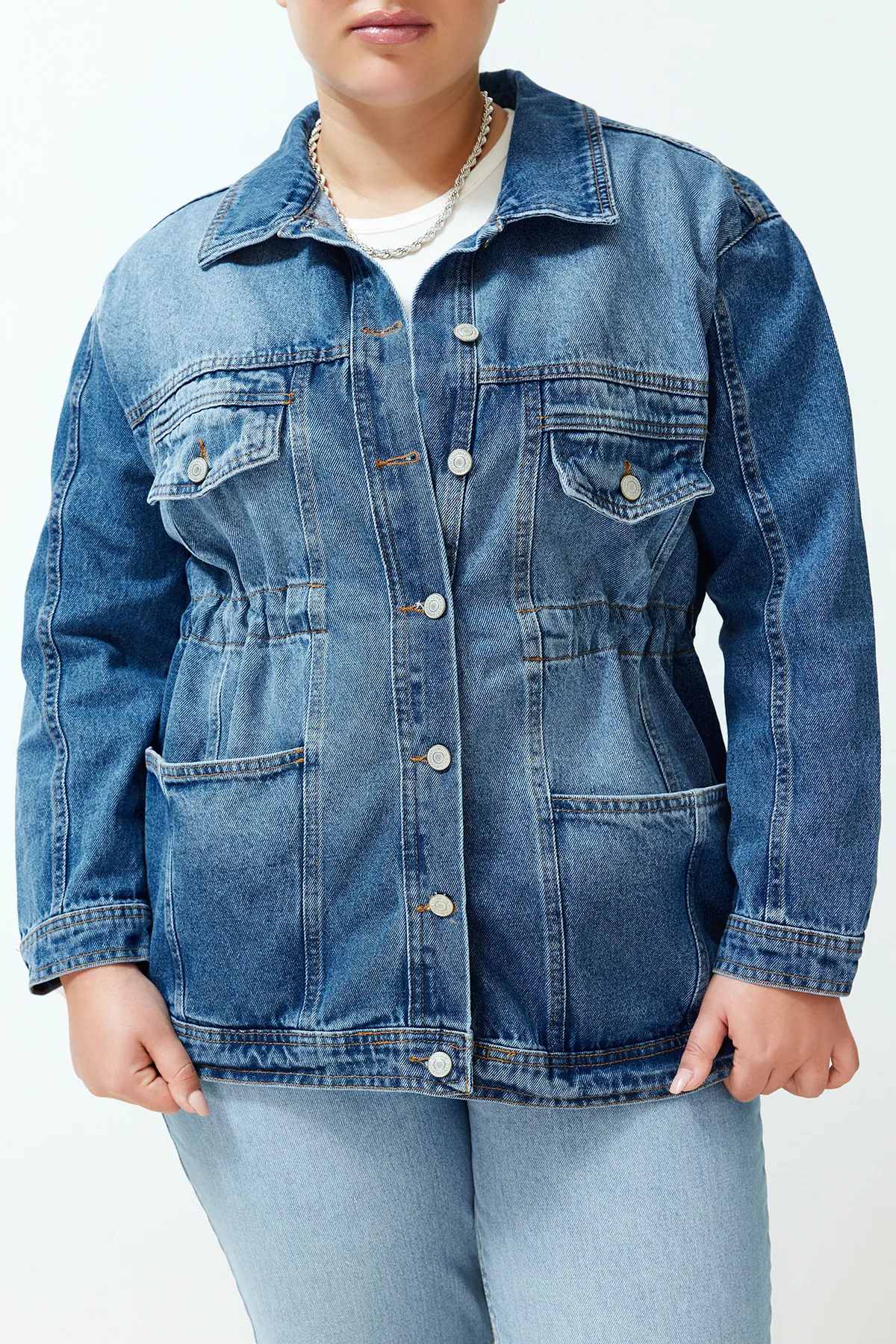 Trendyol Curve  Blaue Oversize-Jeansjacke TBBSS24AG00001
