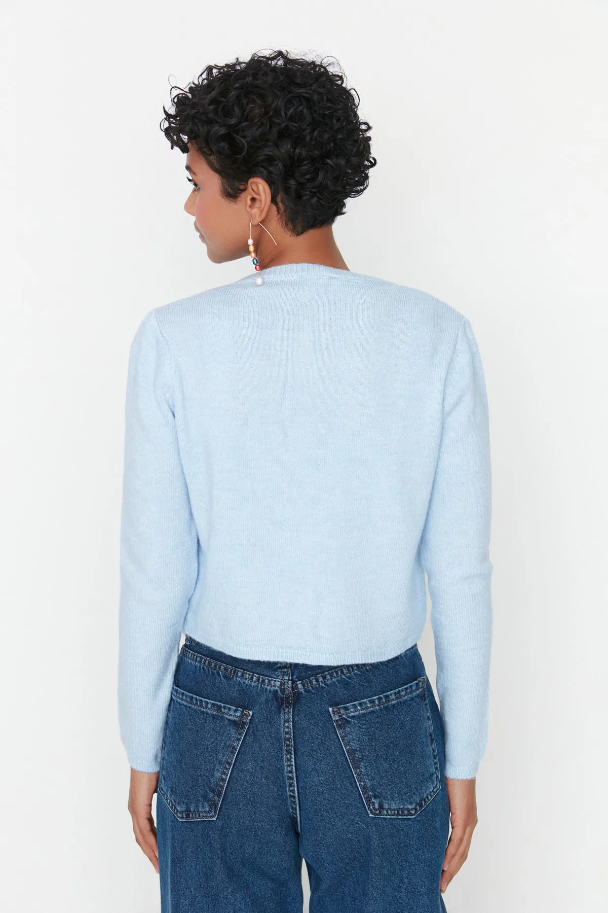 Trendyol Collection  Blaues Strick-Set aus kurzer Bluse und Cardigan - Soft Texture TWOAW21HI0107