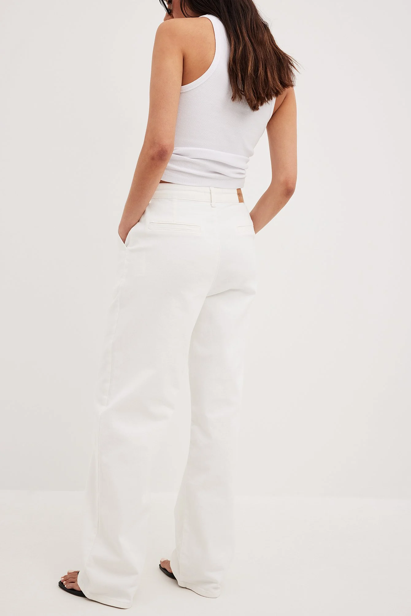 Weite Jeans mit mittelhoher Taille und Bundfalten