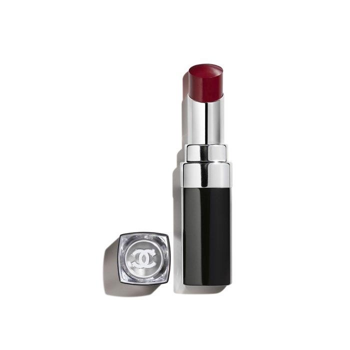 DER FEUCHTIGKEITSSPENDENDE, AUFPOLSTERNDE, HOCHGLÄNZENDE UND FARBINTENSIVE LIPPENSTIFT MIT LANGEM HALT