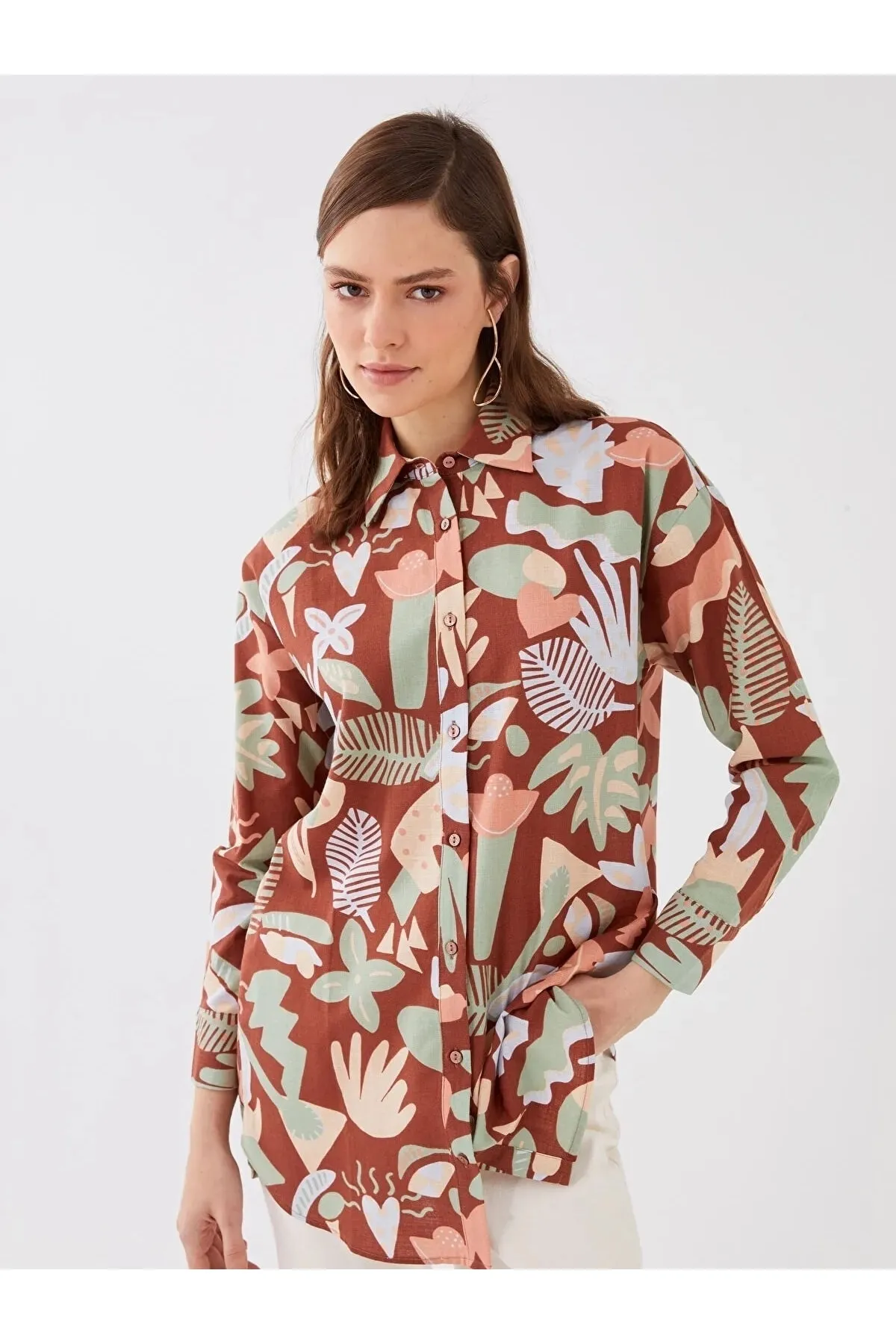 LC Waikiki  Bescheidene, langärmlige Damen-Popeline-Tunika mit Hemdkragen und Muster