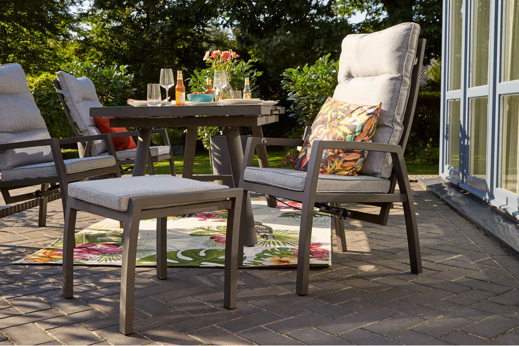 OUTDOORHocker