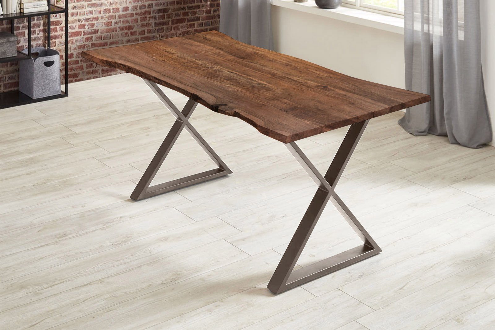 Junado® Baumkantentisch Kasimir, Akazienholz massiv, natur- oder nussbaumfarben, Tischstärke 26mm, bis 3 Meter Größe mit natürlicher Baumkante erhältlich, geschlossenes Metallgestell X-Form in schwarz oder edelstahlfarben