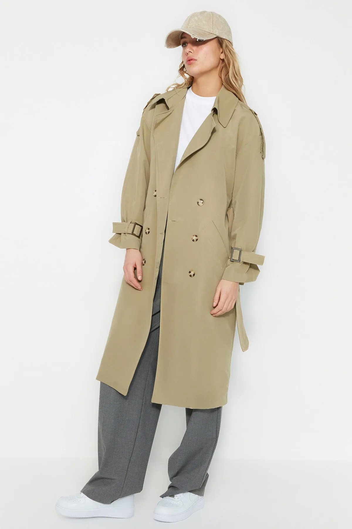 Trendyol Collection  Hellkhakifarbener, weit geschnittener, übergroßer, wasserabweisender Trenchcoat mit Gürtel TWOSS21TR0005