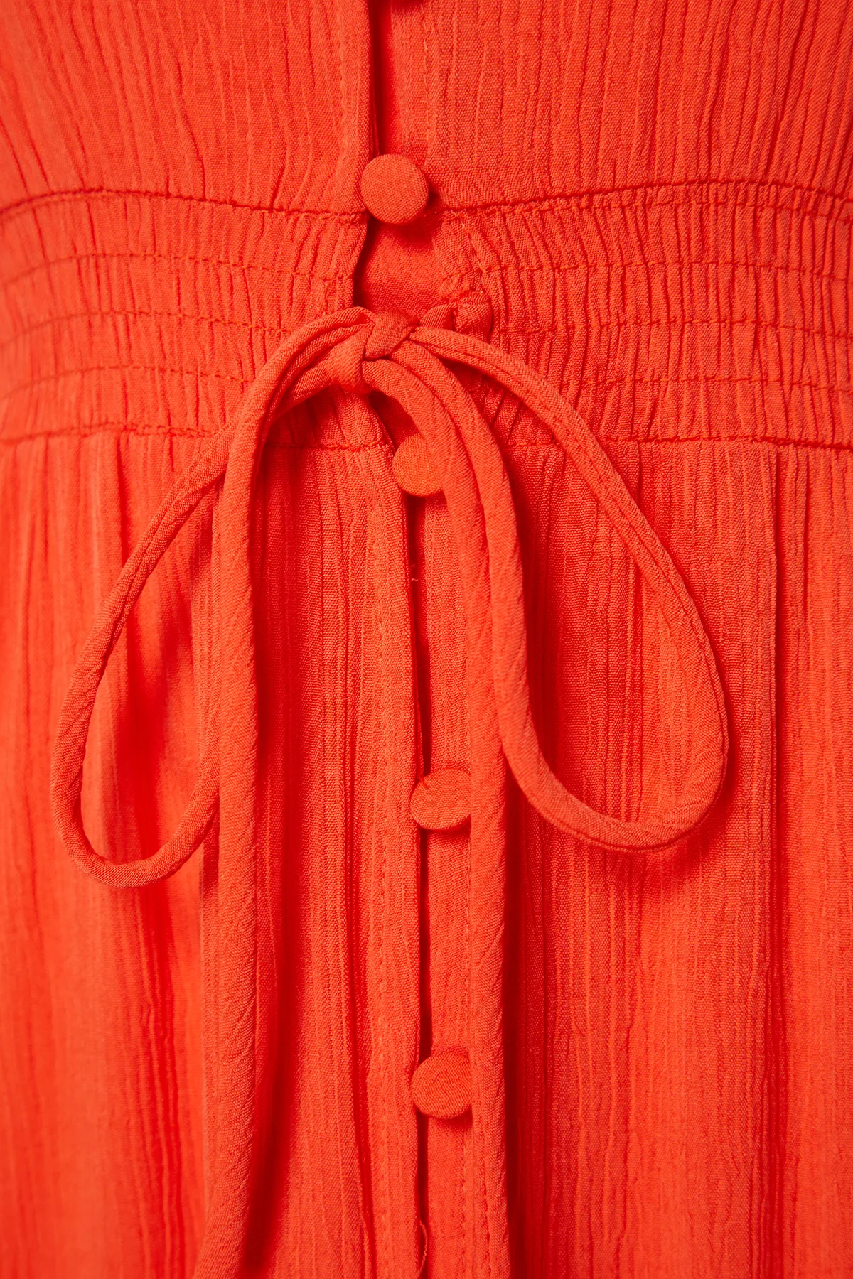 Trendyol Collection  Orangefarbenes Maxi-Strandkleid mit gewebten Rüschen TBESS24EL00092