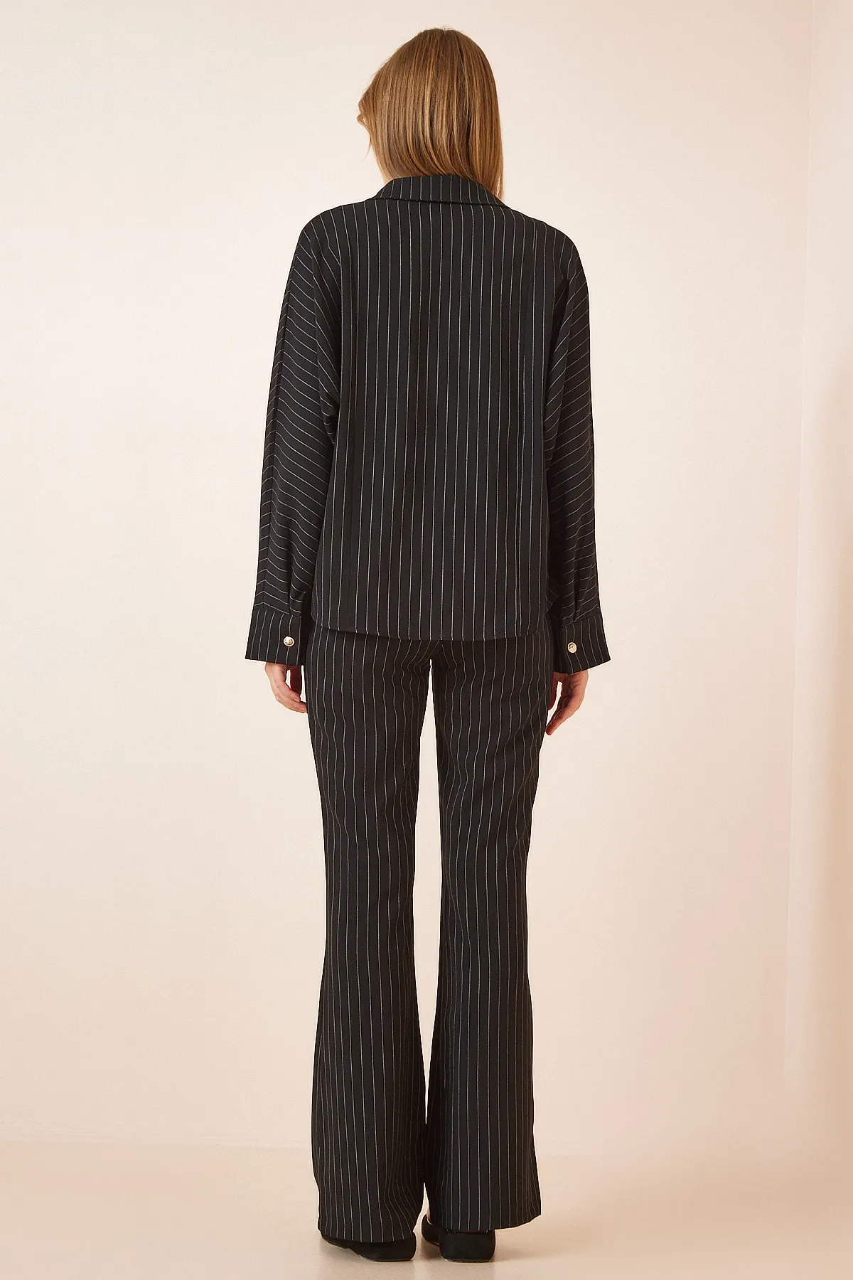 Happiness İstanbul  Schwarzes Strickset mit gestreiftem Hemd und Hose für Damen FN03022