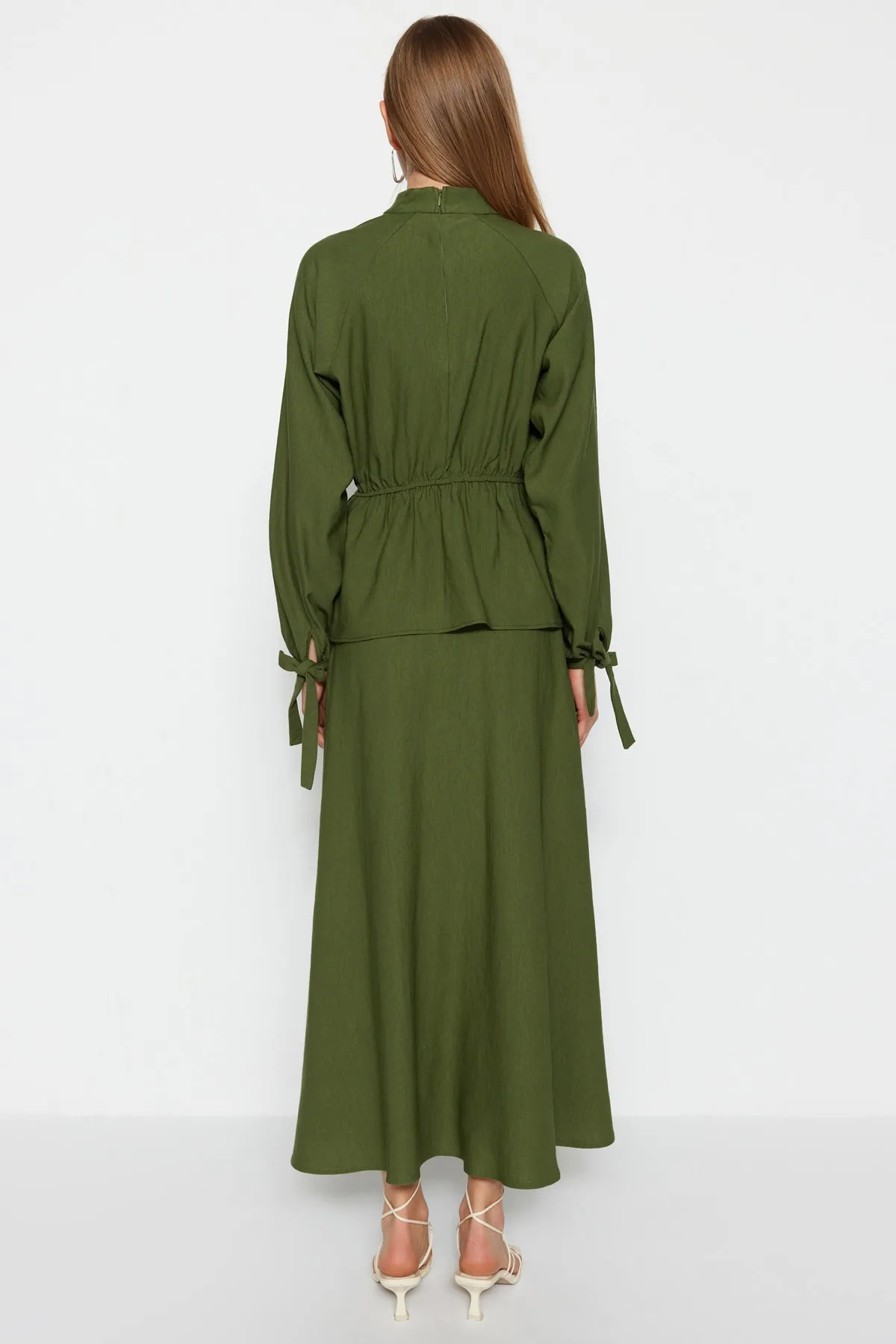 Trendyol Modest  Khakifarbenes Tunika-Rock-Set in gewebter Leinenoptik TCTSS23US00033