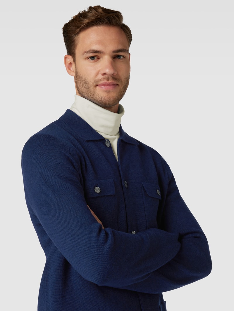 Strickjacke mit Brusttaschen in dunkelblau meliert