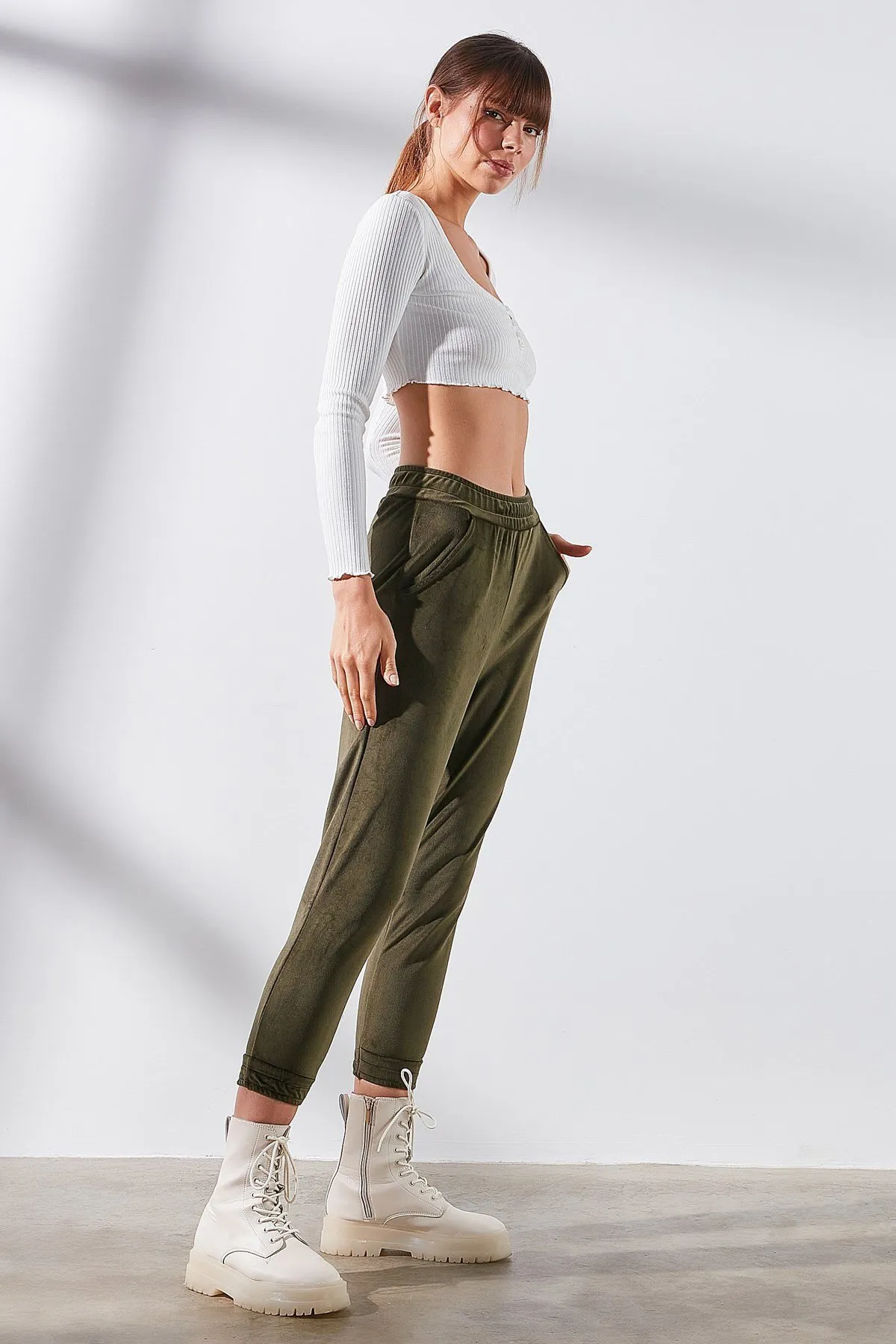 C&City  Elastische Samt-Jogginghose für Damen 731 Khaki