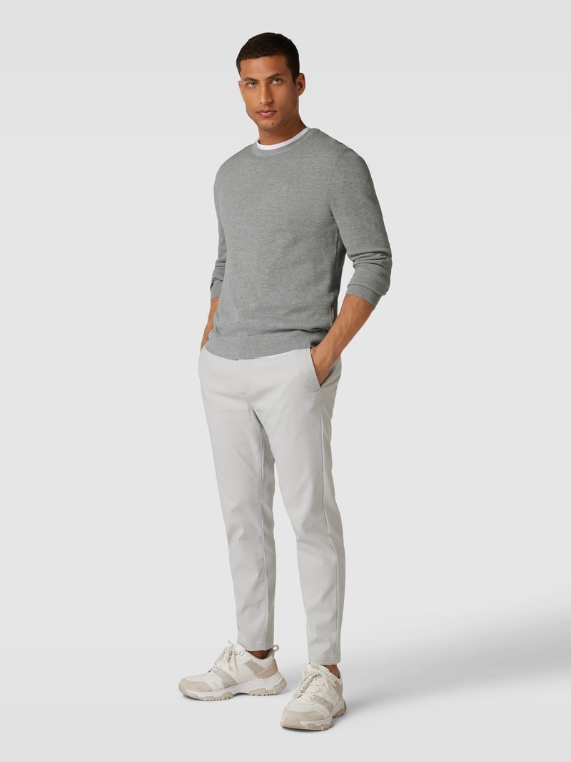 Strickpullover mit Label-Stitching in mittelgrau meliert