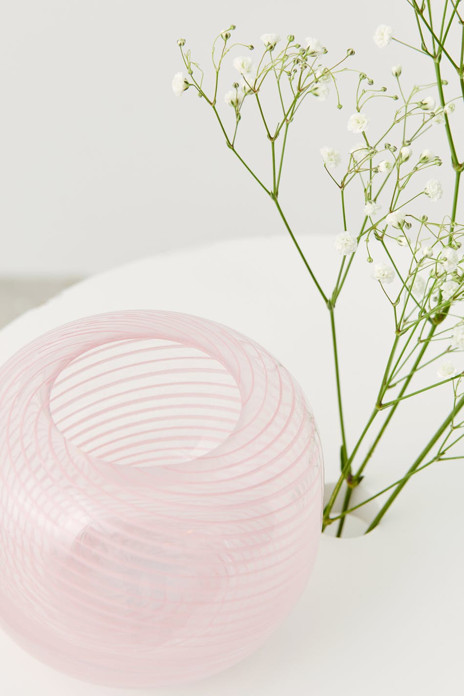 Swirl candle holder