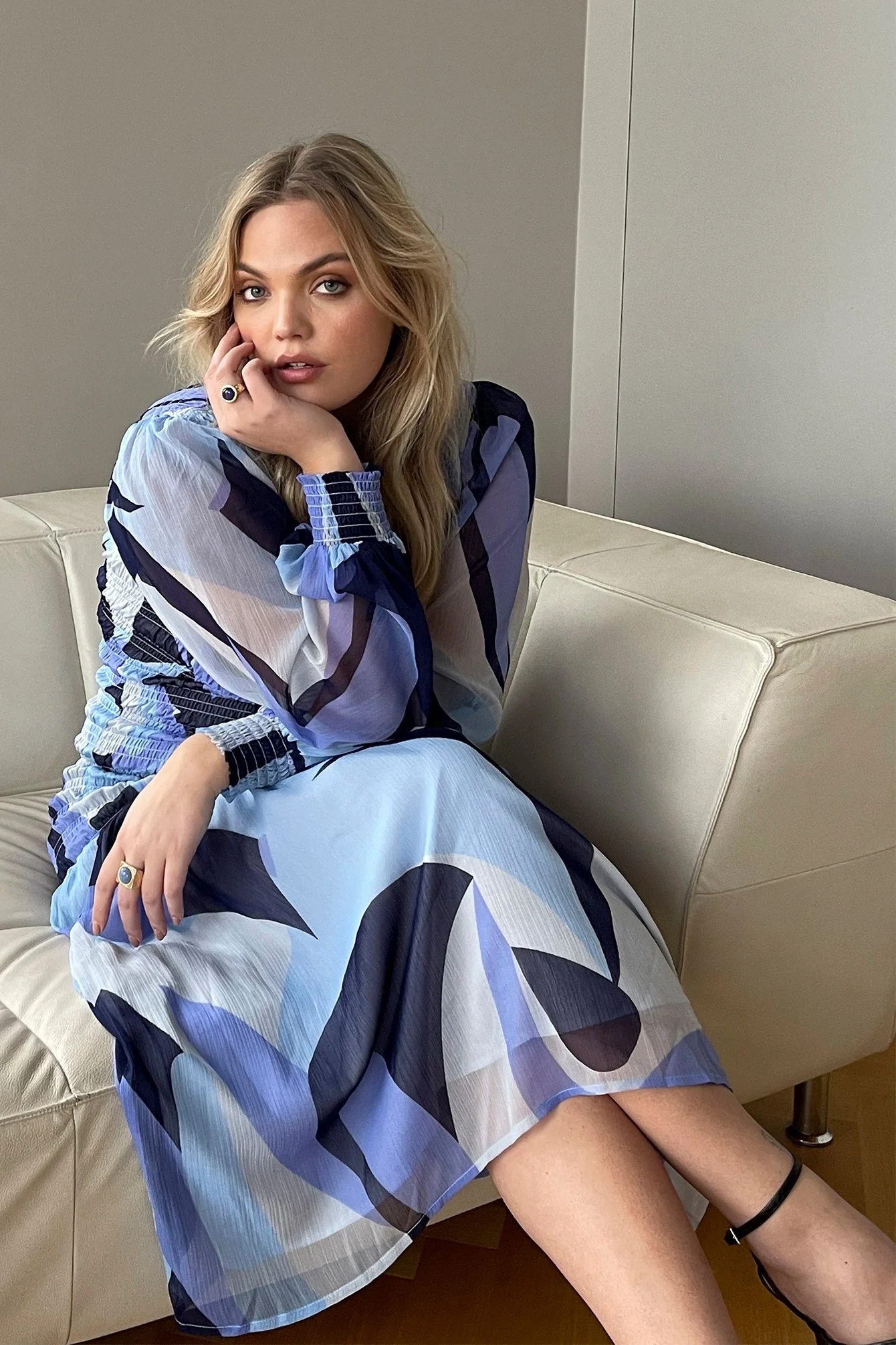 Recyceltes Smock-Maxikleid mit Puffärmeln