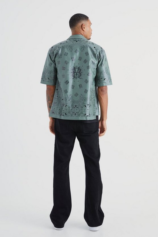 Tall PU-Hemd mit Bandana-Print