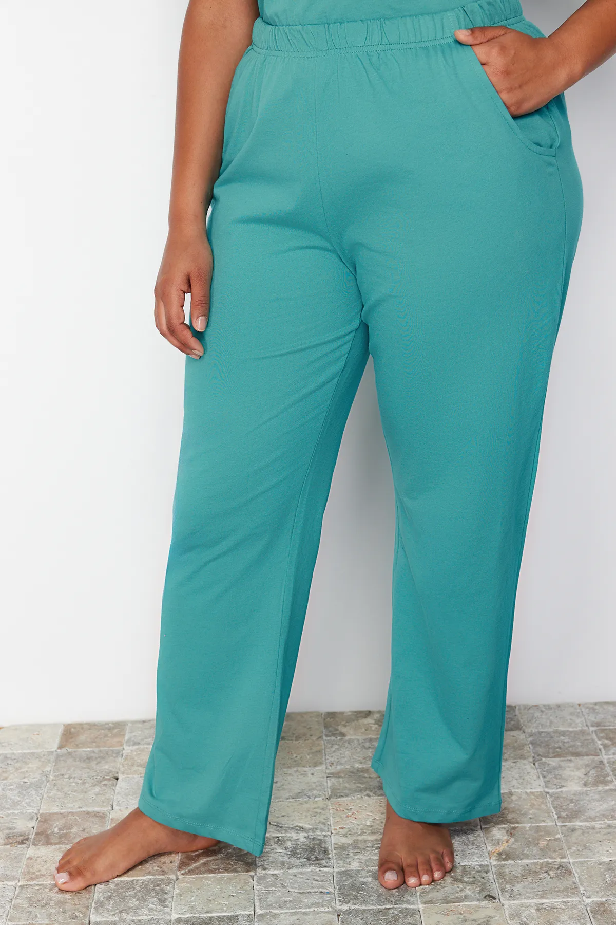 Trendyol Curve  Petrolfarbenes Pyjama-Set aus Strick mit Koala-Aufdruck TBBSS24AI00030