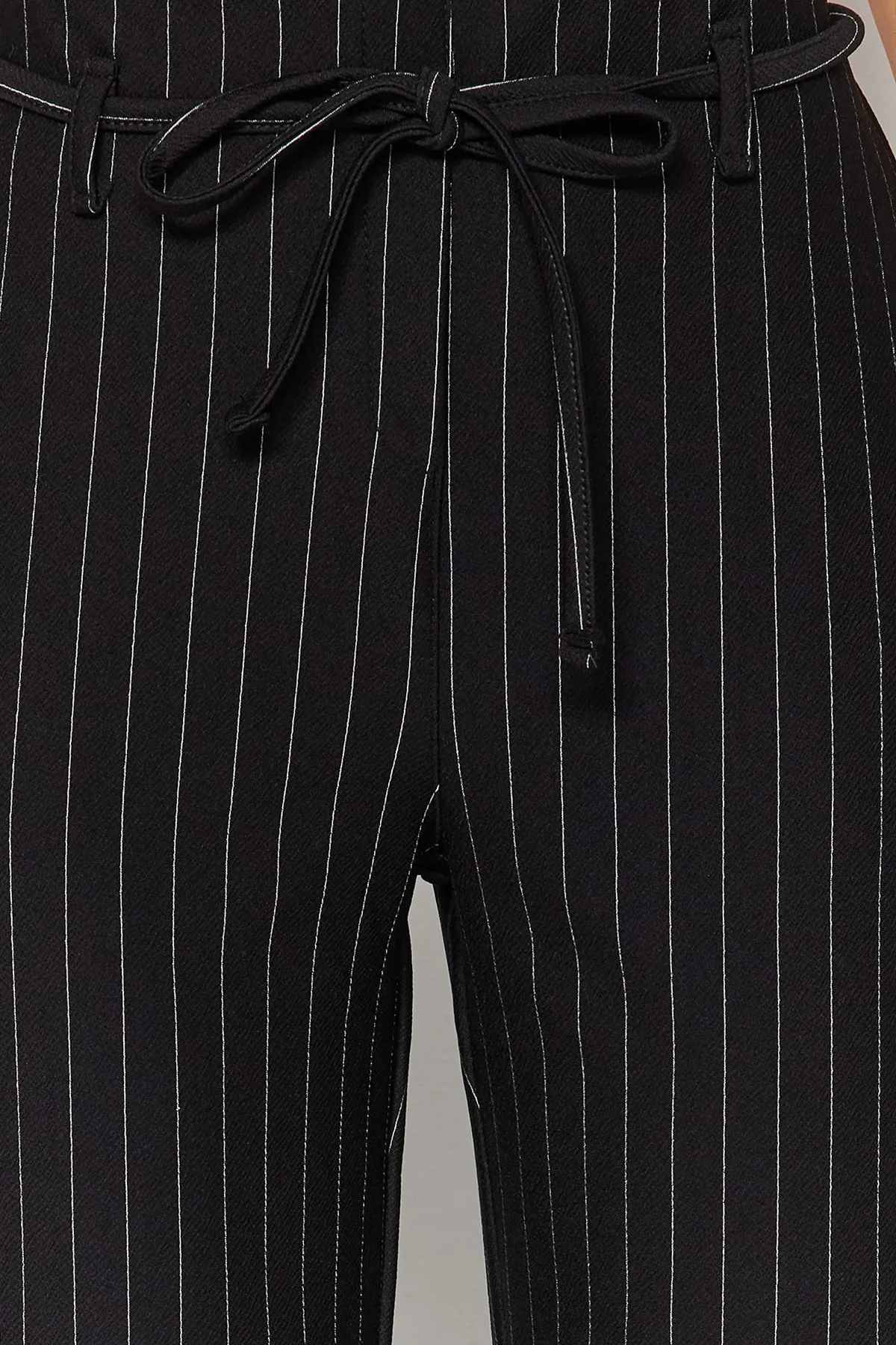 Trendyol Collection  Schwarz gestreifte Gürteldetaillierte gerade/gerade dehnbare Strickhose TWOAW24PL00084
