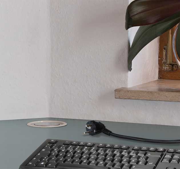 Brennenstuhl 1396200013 Listwa zasilająca Tower Power USB z 3 wejściami ładowania USB, 2 m H05VV-F 3G1.5, w pełni wpuszczana w blat stołu