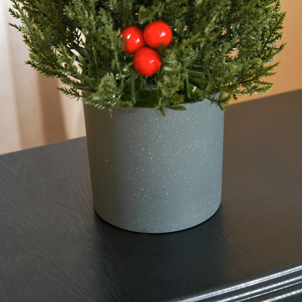 HOMCOM Weihnachtsbaum 50 cm Christbaum Zypressen-Weihnachtsbaum mit 7 roten Beeren und 6 Tannenzapfen Kunsttanne 170 Zweige für Tisch und Schreibtisch PVC PE Grün Ø27 x 47 cm