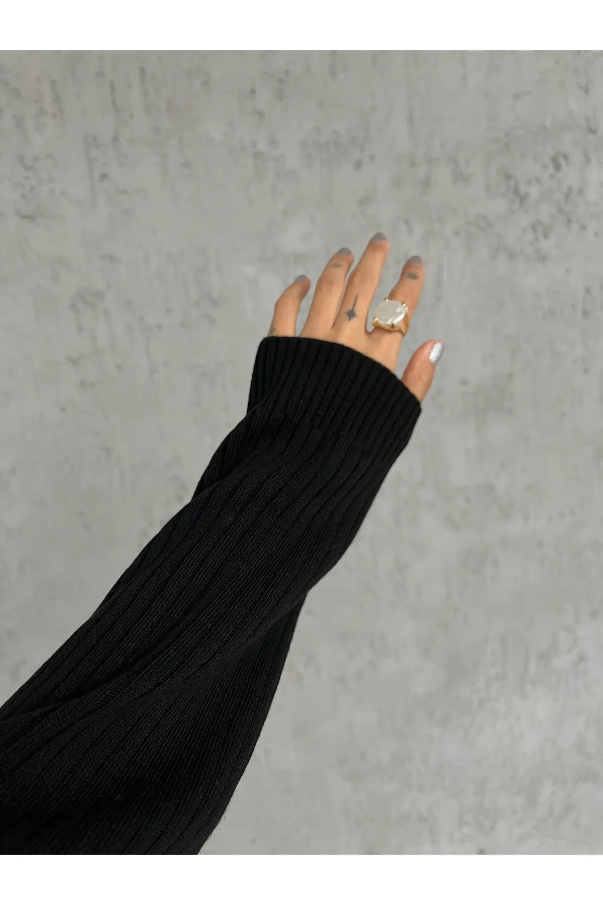 Laluvia  Schwarzes Corded-Strickwaren-Set von Laura