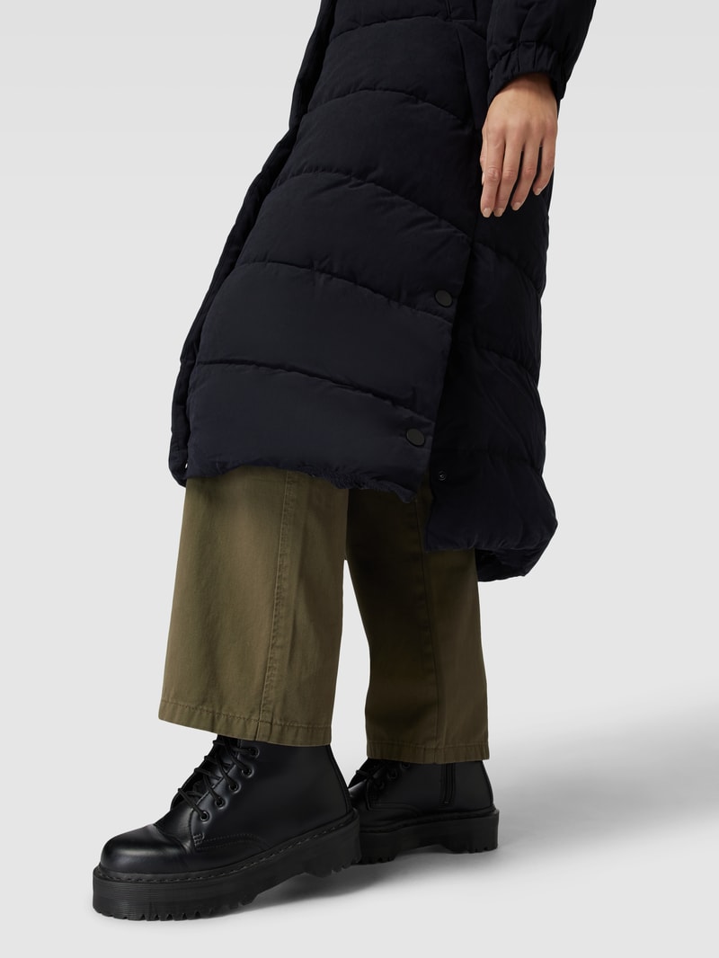Steppmantel mit Kapuze Modell 'Nina' in schwarz