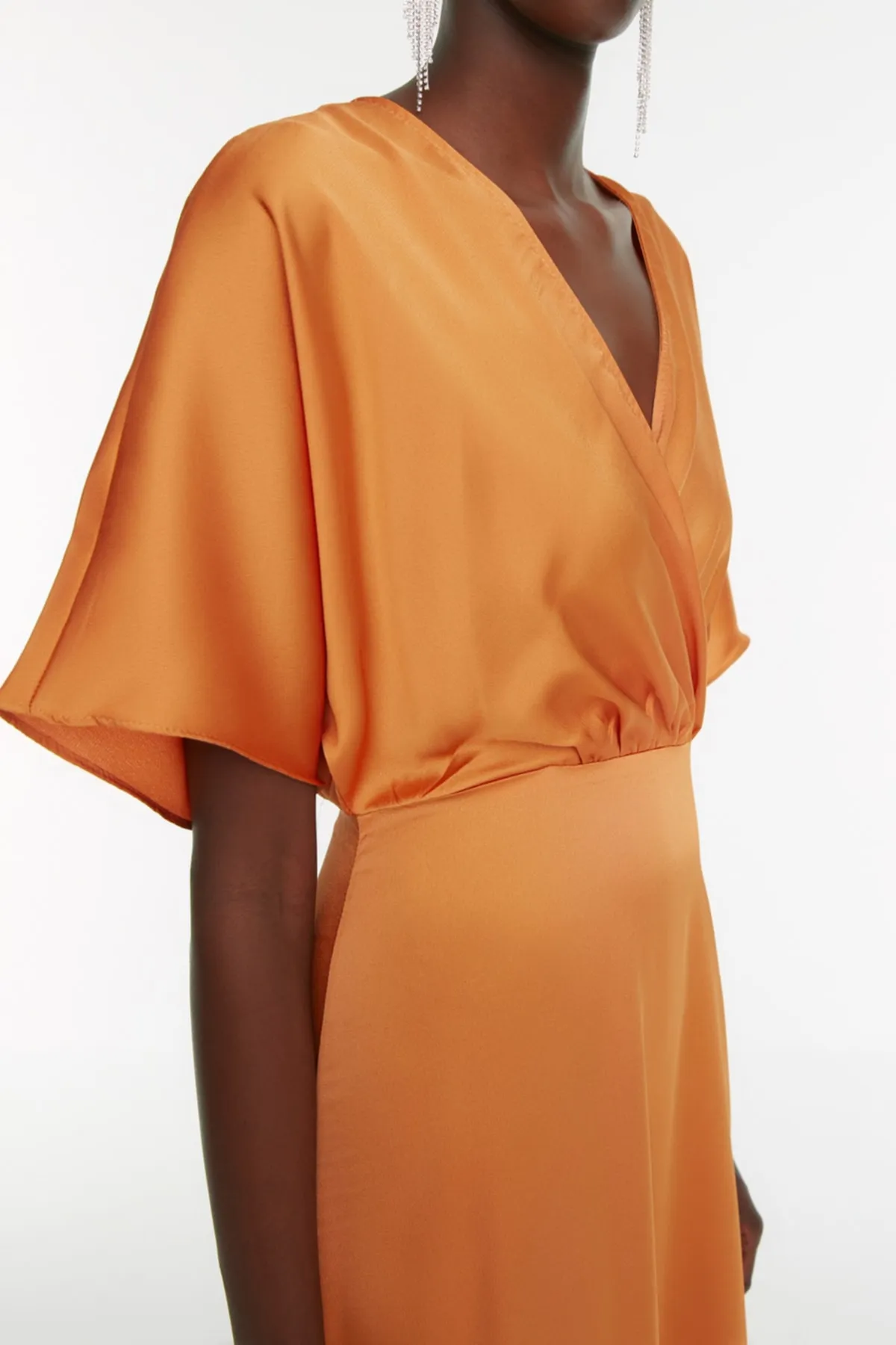 Trendyol Collection  Orangefarbenes langes Abendkleid mit zweireihigem Kragen TPRSS22AE0076