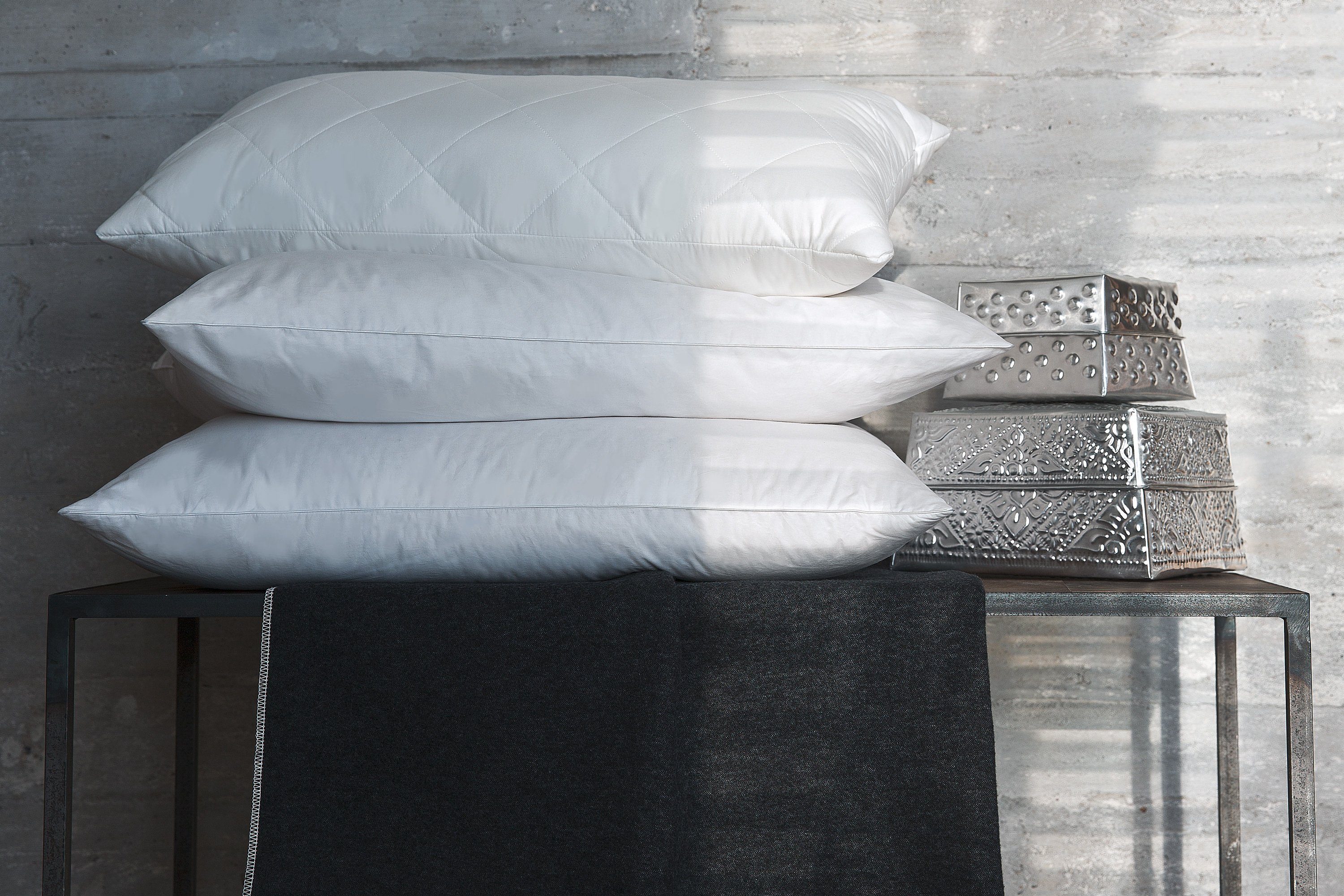 Federkopfkissen DELUXE KISSEN 3-Kammer-Kissen soft, Centa-Star, Füllung: innen: 85% Federn / 15% Daunen (weiße neue Gänsefedern und -daunen Klasse 1 nach DIN EN 12934 außen: 90% Daunen / 10% Federn (weiße neue Gänsefedern und -daunen Klasse 1 nach DI