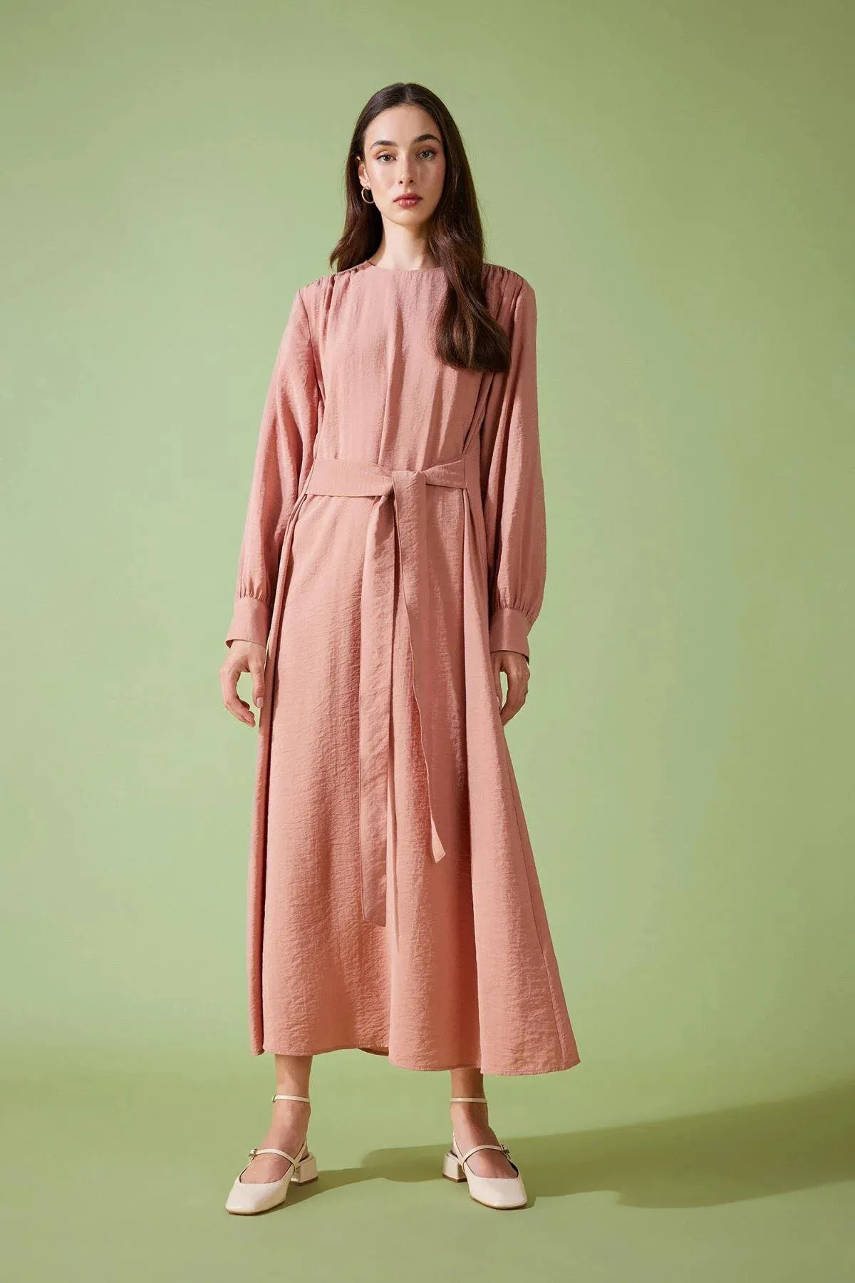 DeFacto  Langärmliges Kleid mit normaler Passform und Rundhalsausschnitt A8904ax23hs